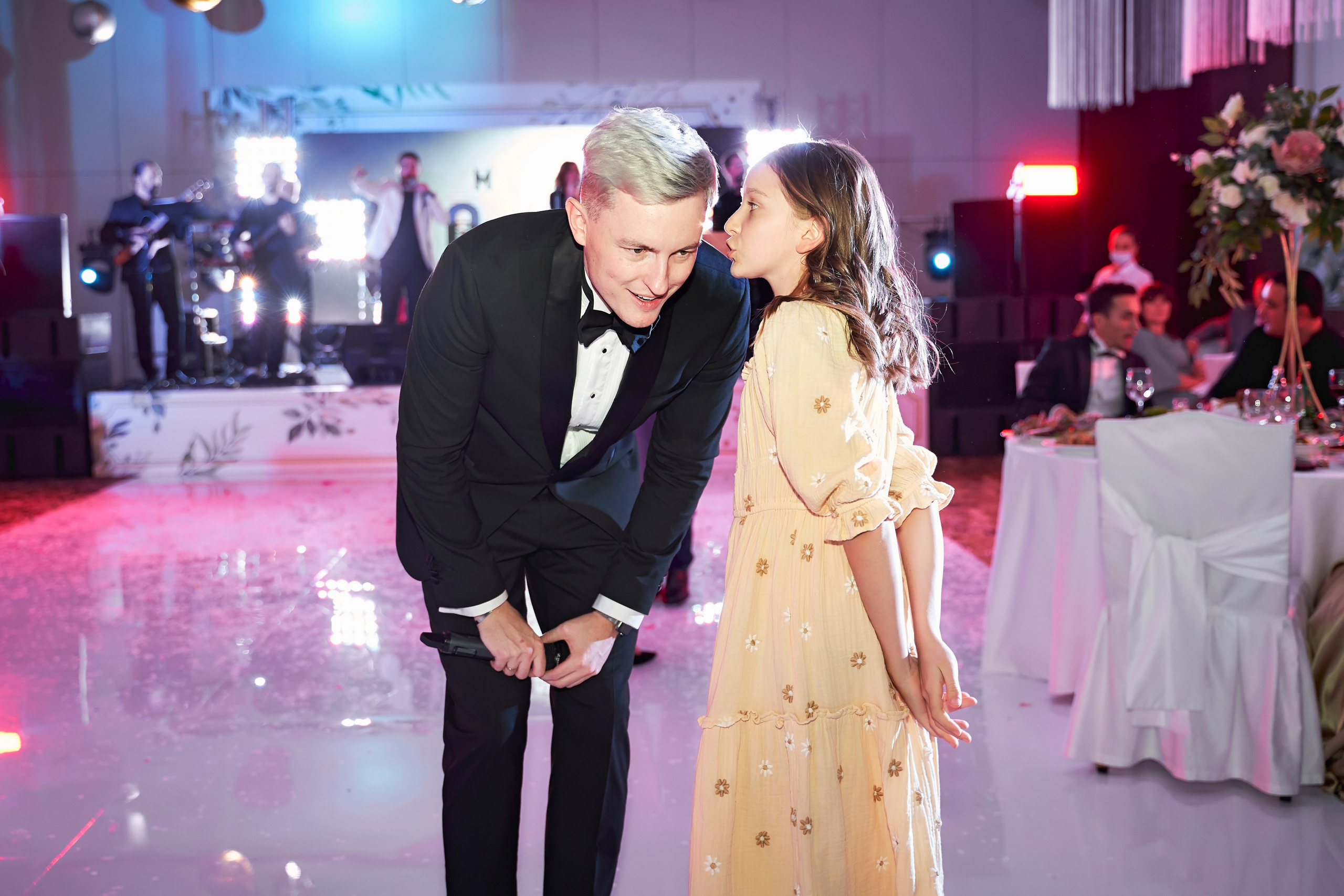 Красивая выездная регистрация в «Шато Де Талю» винодельня в Геленджике. ТВИНС СТУДИО — лучшие свадебные фотографы и видеографы в Краснодаре