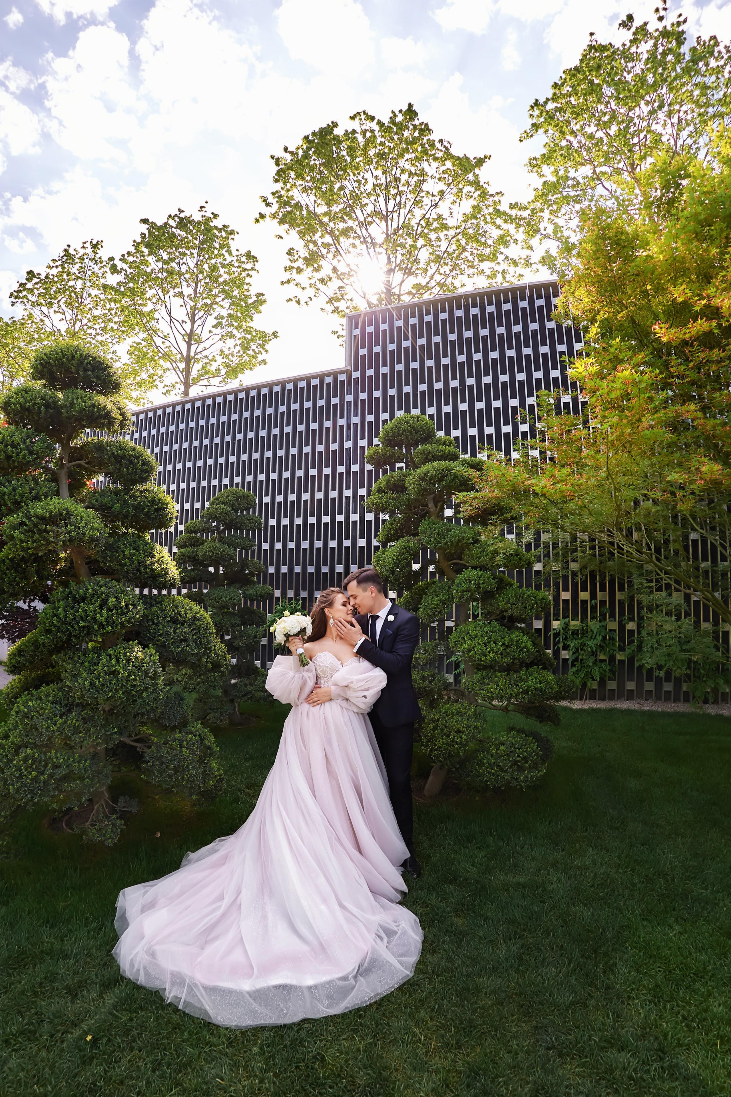 Камерная свадьба в фотостудии, парке Галицкого и Екатерининском загсе. ТВИНС СТУДИО — лучшие свадебные фотографы и видеографы в Краснодаре
