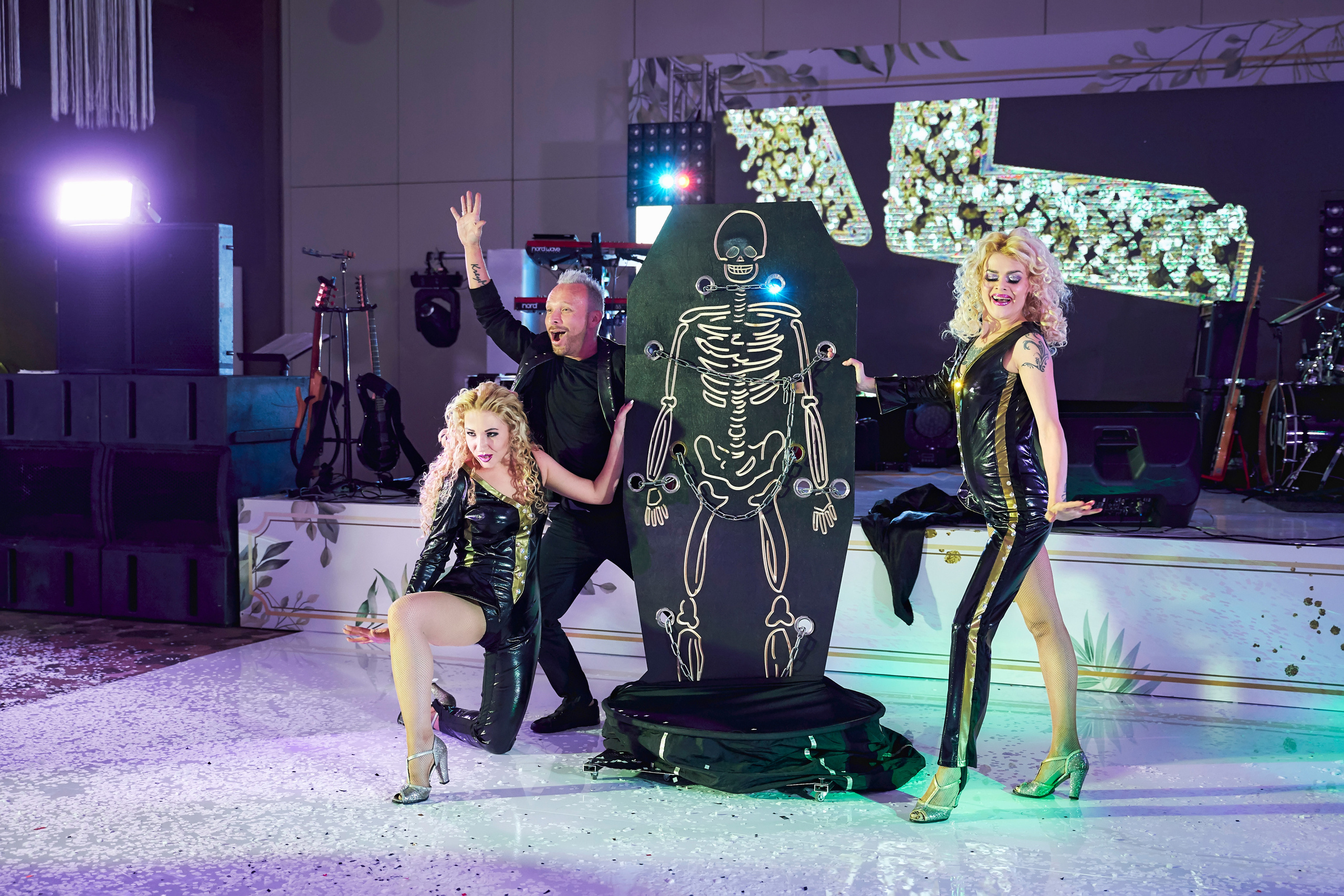 Красивая выездная регистрация в «Шато Де Талю» винодельня в Геленджике. ТВИНС СТУДИО — лучшие свадебные фотографы и видеографы в Краснодаре