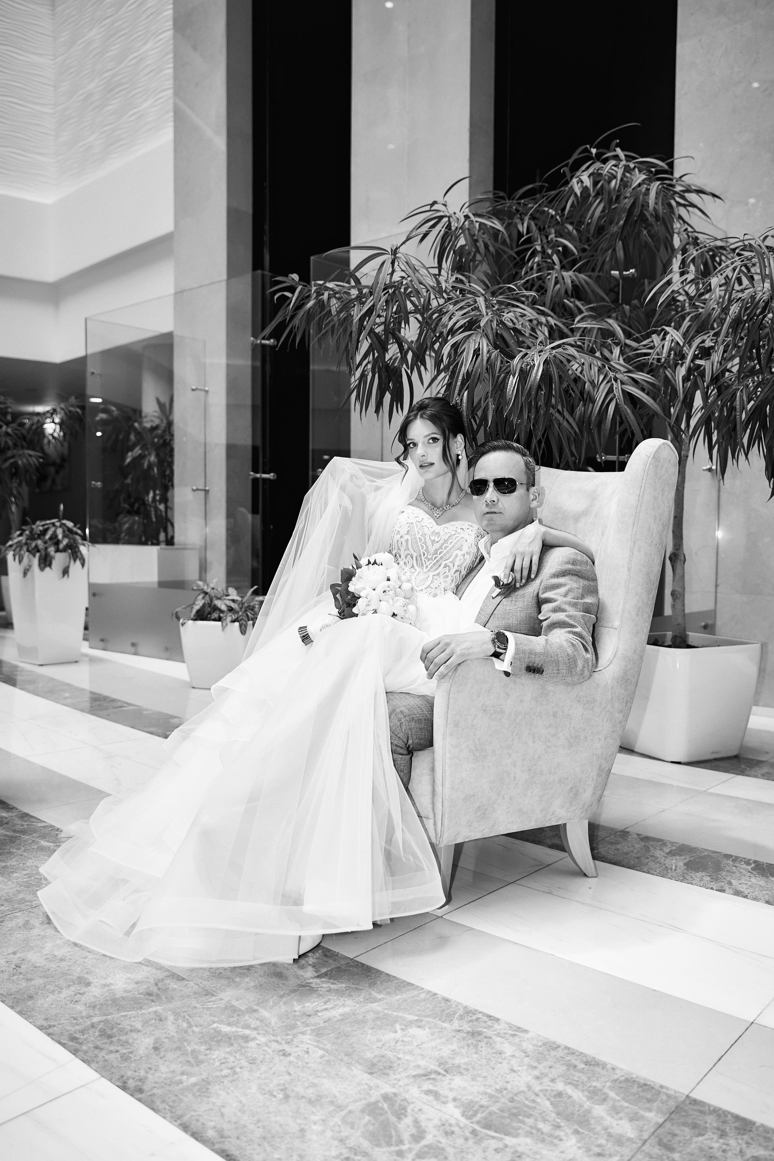 Прогулка на яхте в день свадьбы вместе с фото и видео Твинс Студио. ТВИНС СТУДИО — лучшие свадебные фотографы и видеографы в Краснодаре