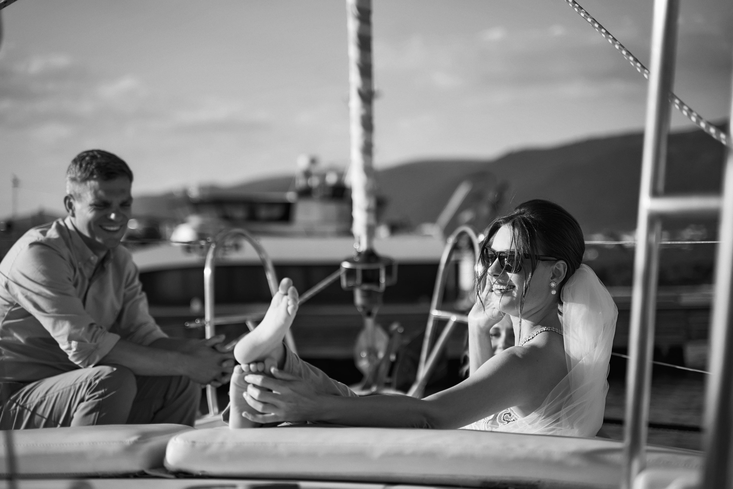 Прогулка на яхте в день свадьбы вместе с фото и видео Твинс Студио. ТВИНС СТУДИО — лучшие свадебные фотографы и видеографы в Краснодаре