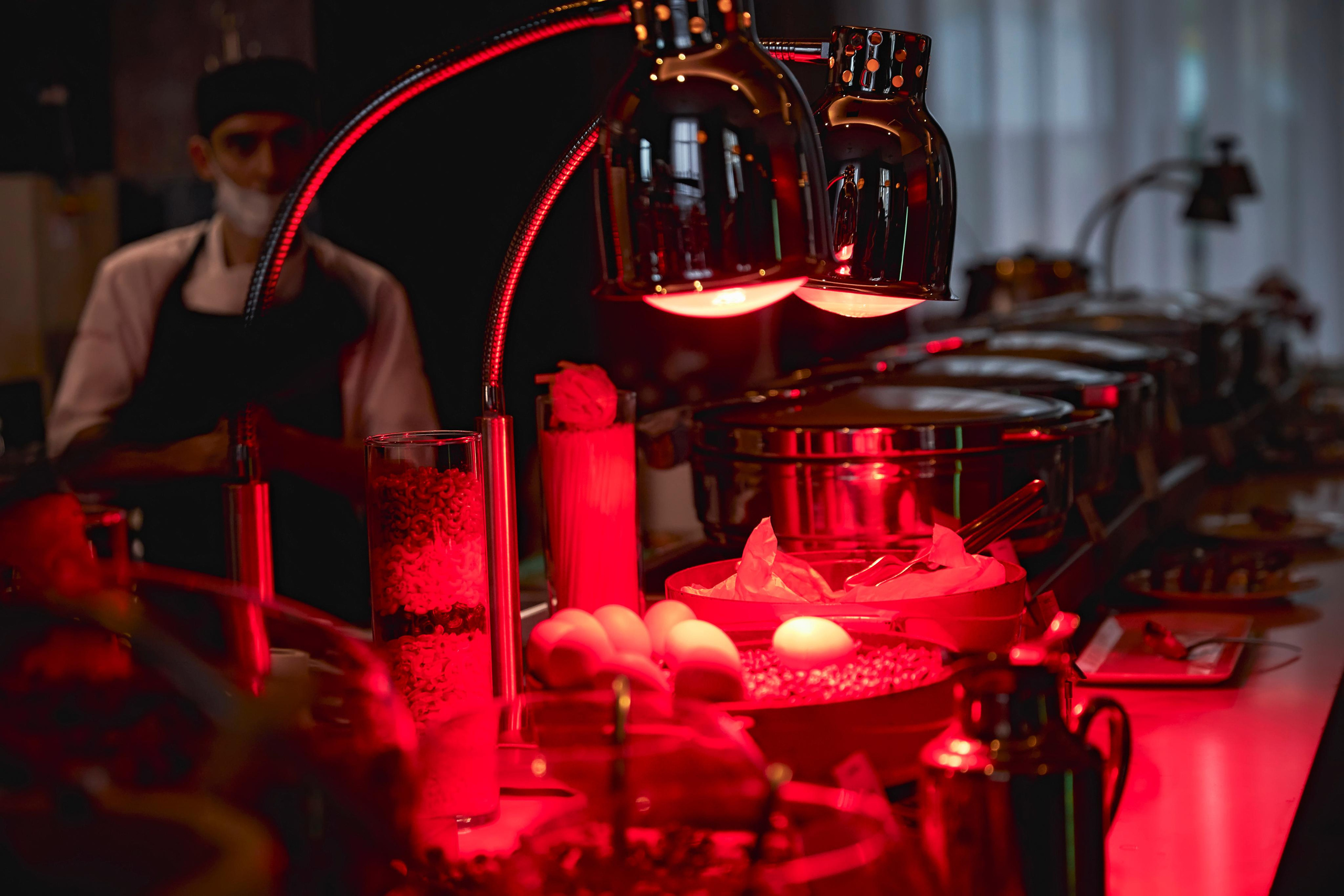 Свадьба в Красной Поляне от TWINS STUDIO в окружении гор. ТВИНС СТУДИО — лучшие свадебные фотографы и видеографы в Краснодаре