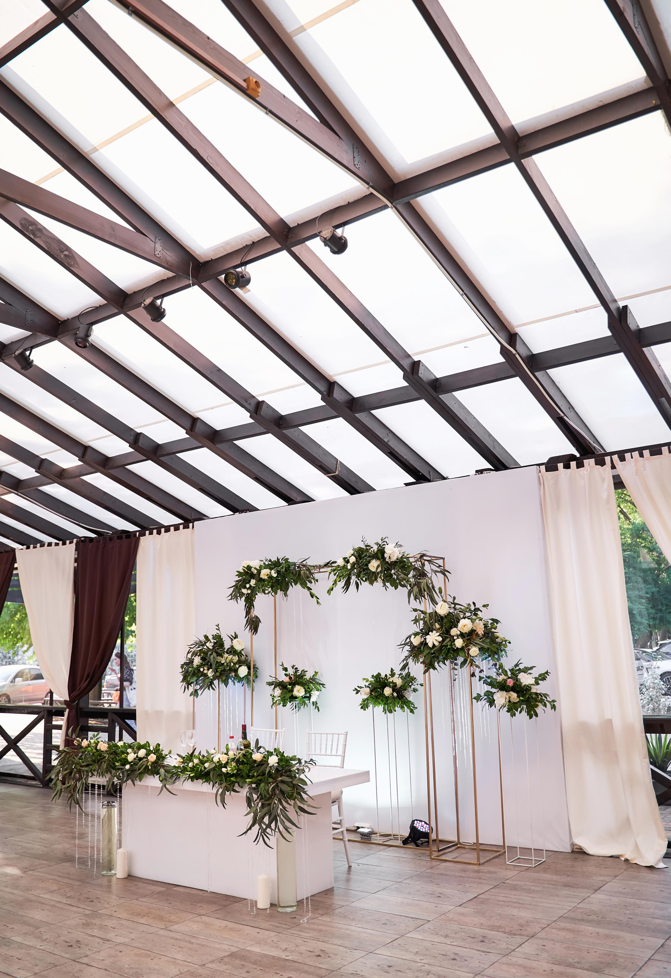 Камерная свадьба в фотостудии, парке Галицкого и Екатерининском загсе. ТВИНС СТУДИО — лучшие свадебные фотографы и видеографы в Краснодаре