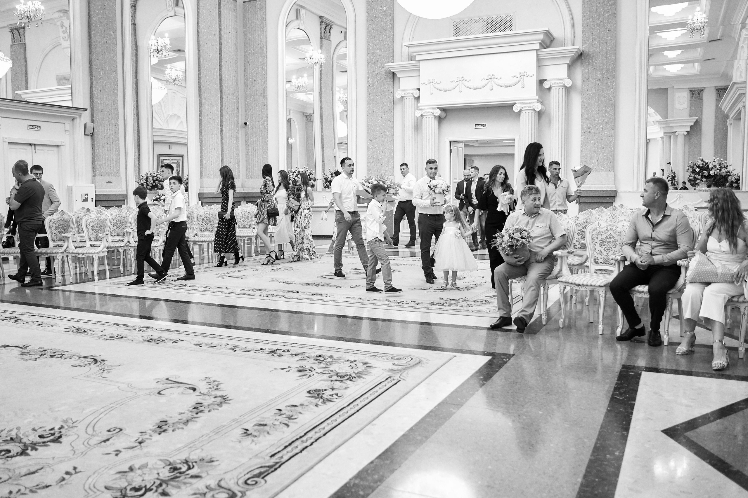 Камерная свадьба в фотостудии, парке Галицкого и Екатерининском загсе. ТВИНС СТУДИО — лучшие свадебные фотографы и видеографы в Краснодаре