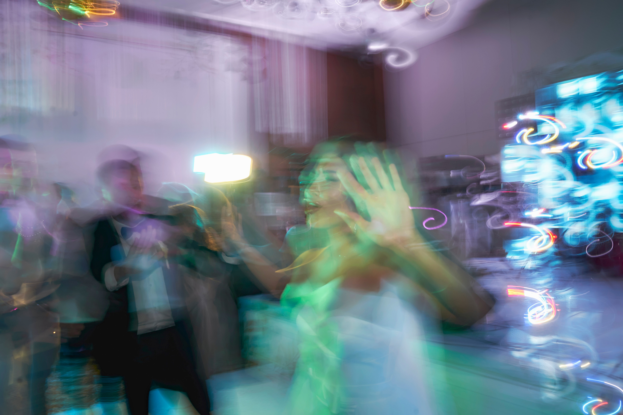 Красивая выездная регистрация в «Шато Де Талю» винодельня в Геленджике. ТВИНС СТУДИО — лучшие свадебные фотографы и видеографы в Краснодаре