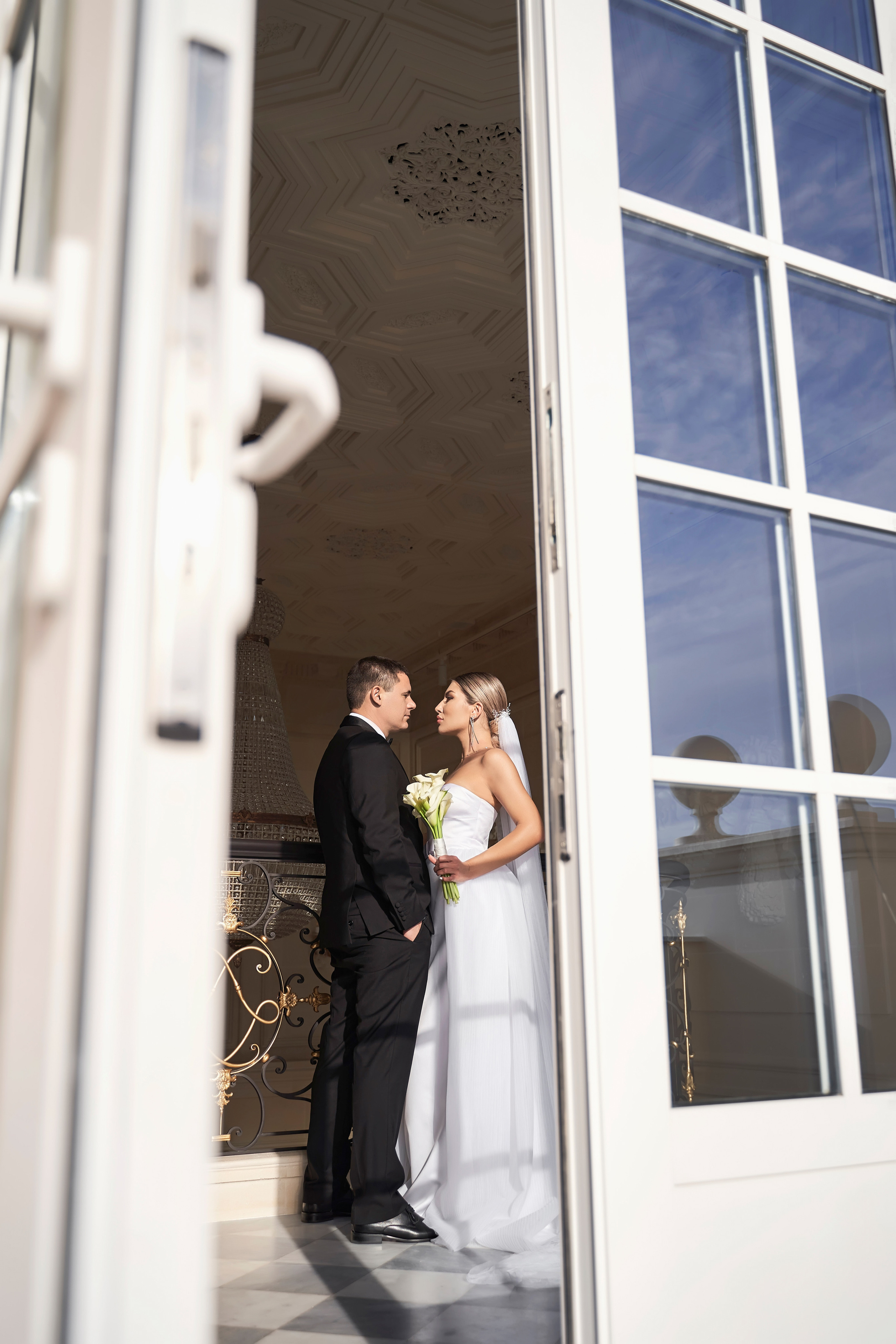 Красивая выездная регистрация в «Шато Де Талю» винодельня в Геленджике. ТВИНС СТУДИО — лучшие свадебные фотографы и видеографы в Краснодаре