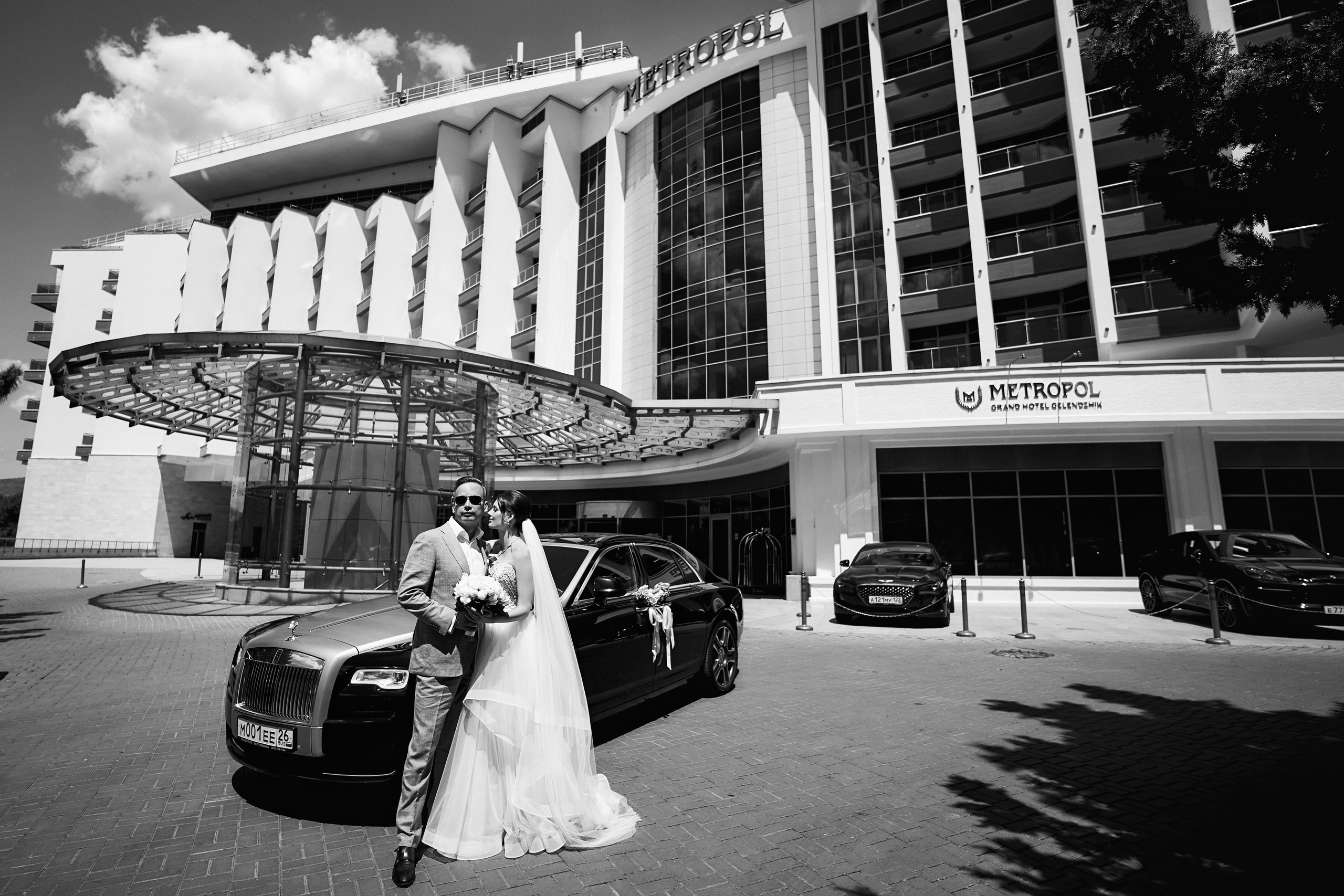 Прогулка на яхте в день свадьбы вместе с фото и видео Твинс Студио. ТВИНС СТУДИО — лучшие свадебные фотографы и видеографы в Краснодаре