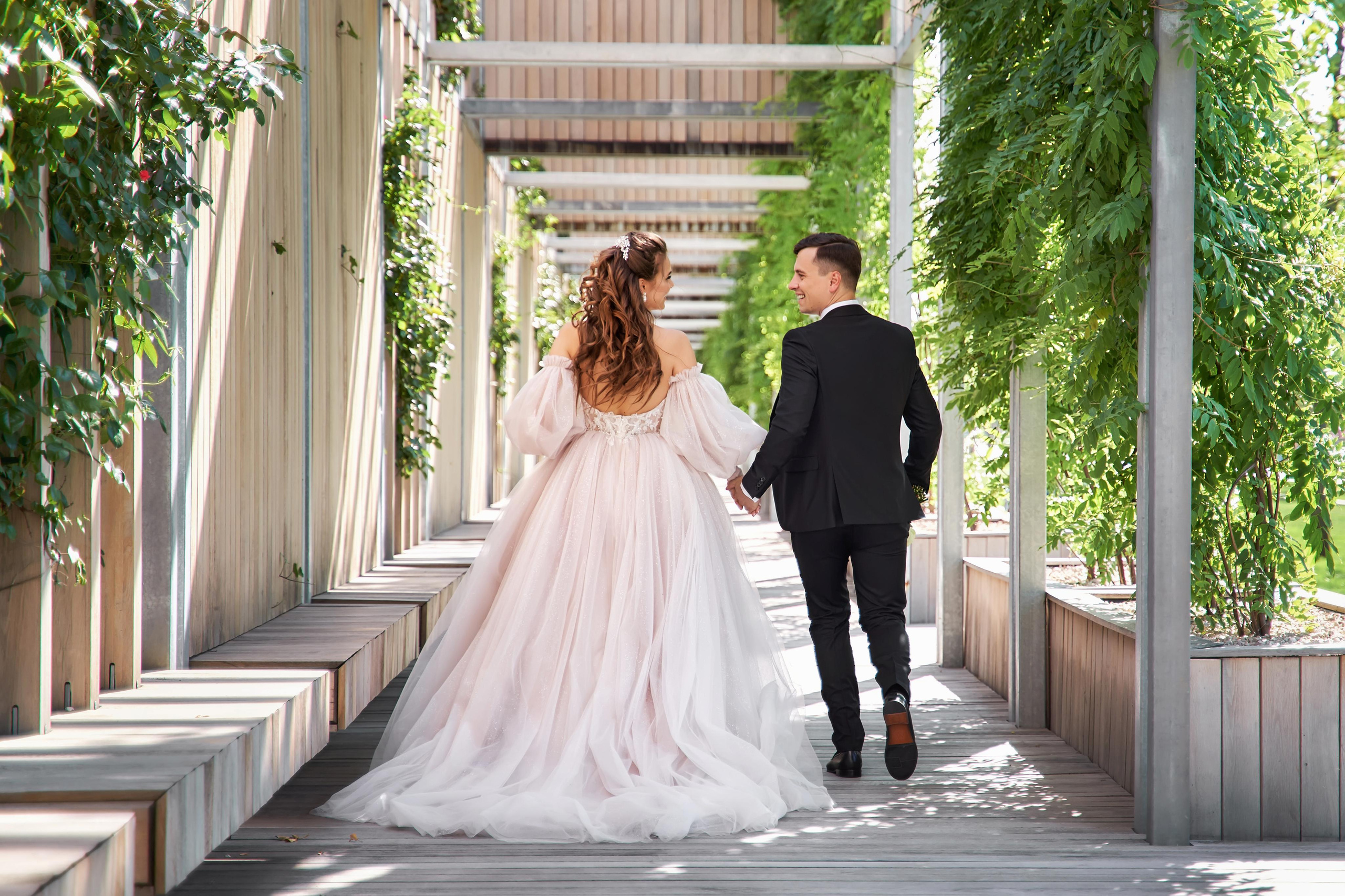 Камерная свадьба в фотостудии, парке Галицкого и Екатерининском загсе. ТВИНС СТУДИО — лучшие свадебные фотографы и видеографы в Краснодаре