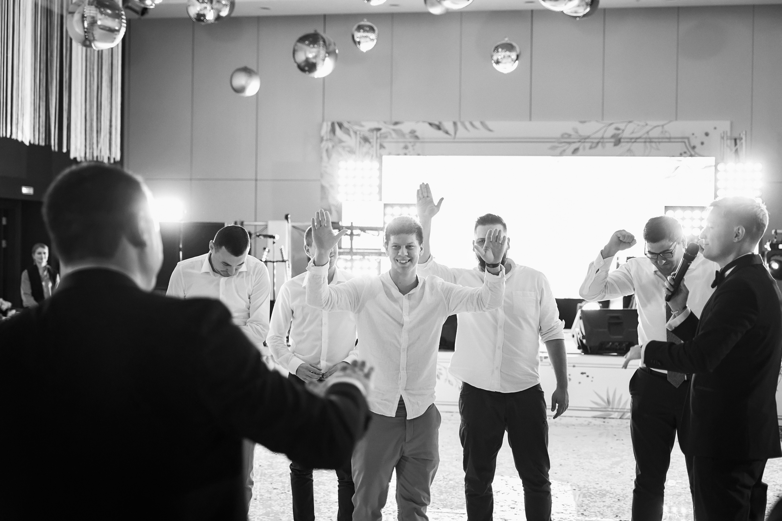 Красивая выездная регистрация в «Шато Де Талю» винодельня в Геленджике. ТВИНС СТУДИО — лучшие свадебные фотографы и видеографы в Краснодаре