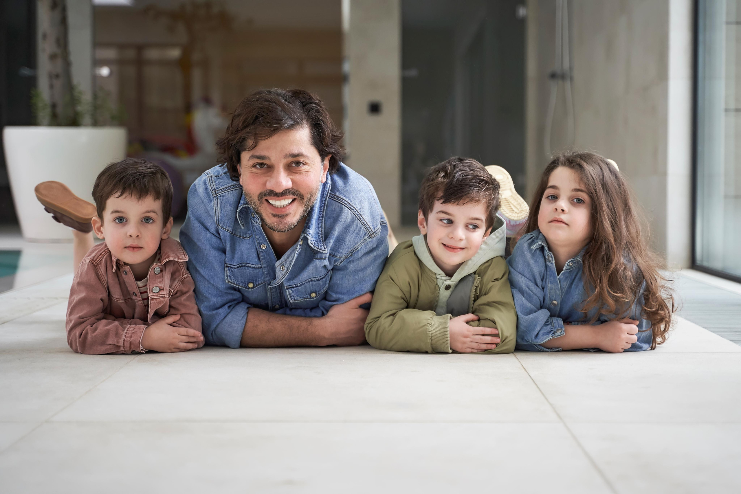 Самир Азарян и «три торнадо» Семейная фотосъёмка от Твинс Студио. ТВИНС СТУДИО — лучшие свадебные фотографы и видеографы в Краснодаре