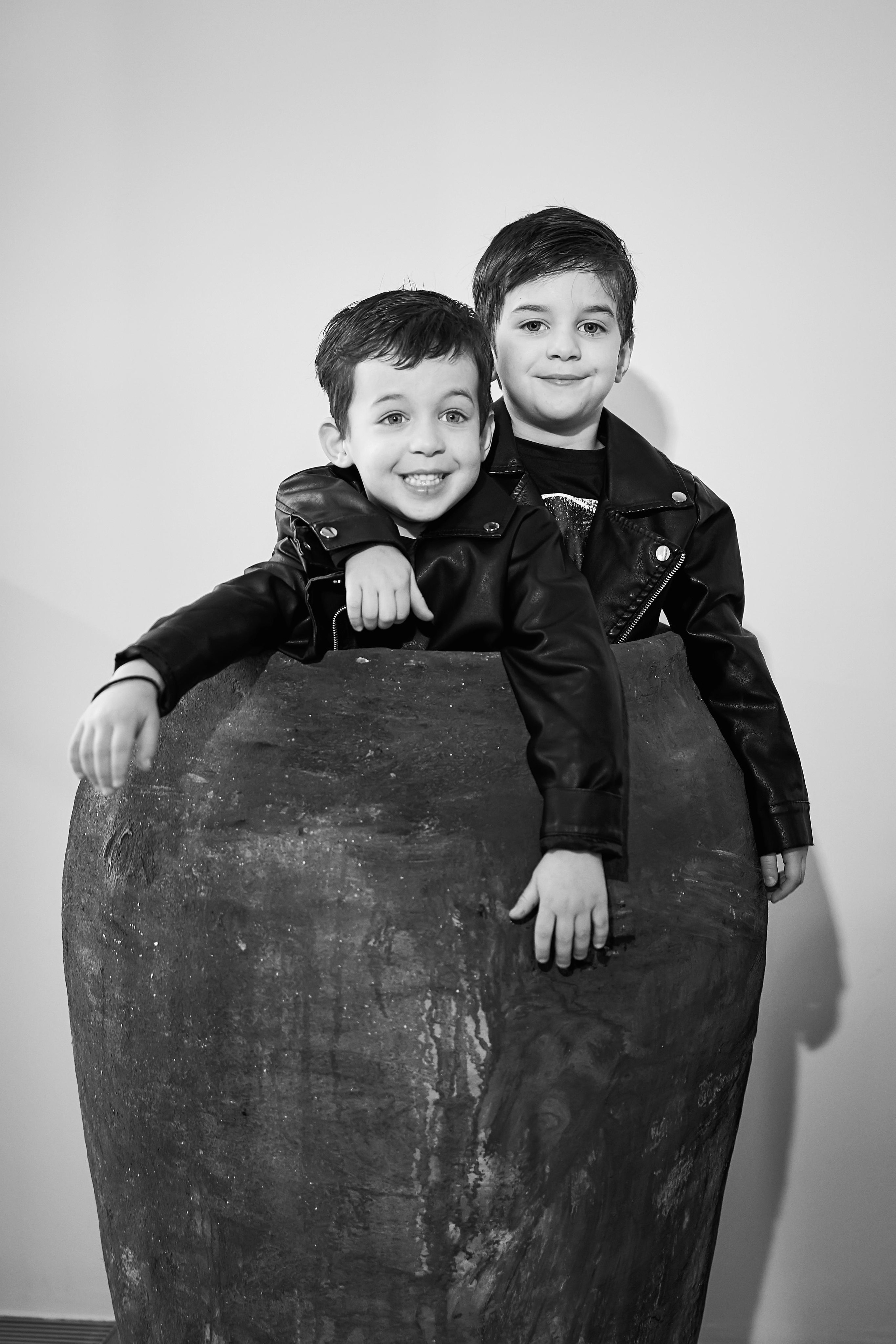 Самир Азарян и «три торнадо» Семейная фотосъёмка от Твинс Студио. ТВИНС СТУДИО — лучшие свадебные фотографы и видеографы в Краснодаре