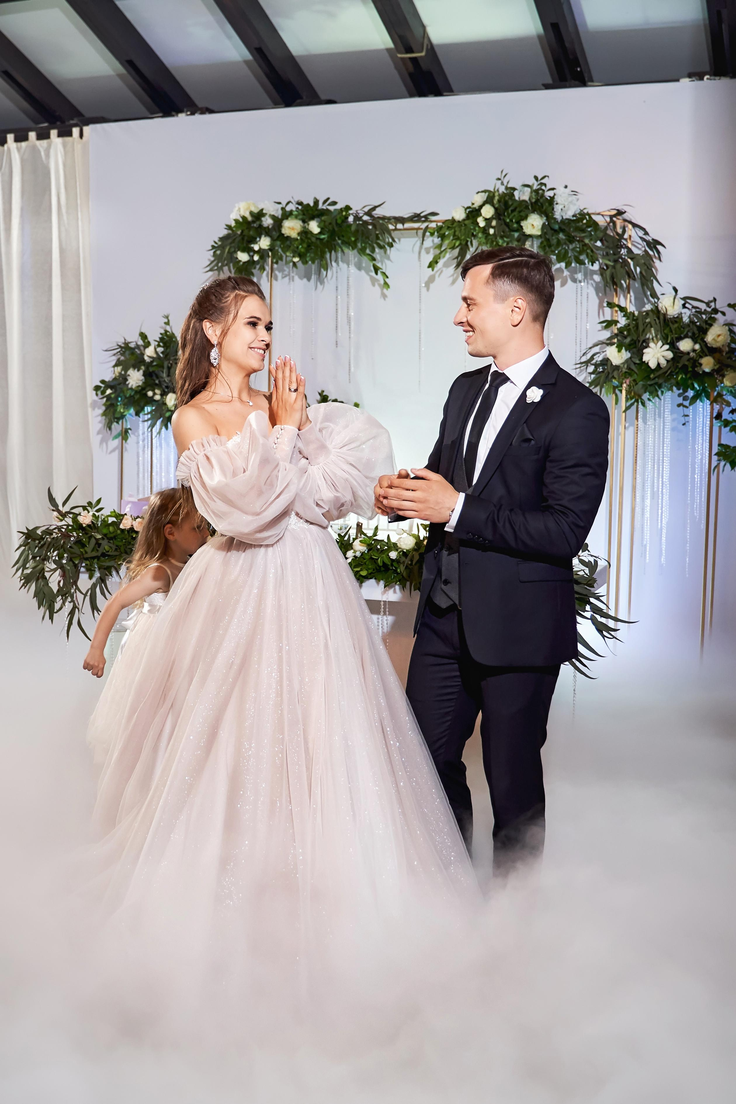 Камерная свадьба в фотостудии, парке Галицкого и Екатерининском загсе. ТВИНС СТУДИО — лучшие свадебные фотографы и видеографы в Краснодаре