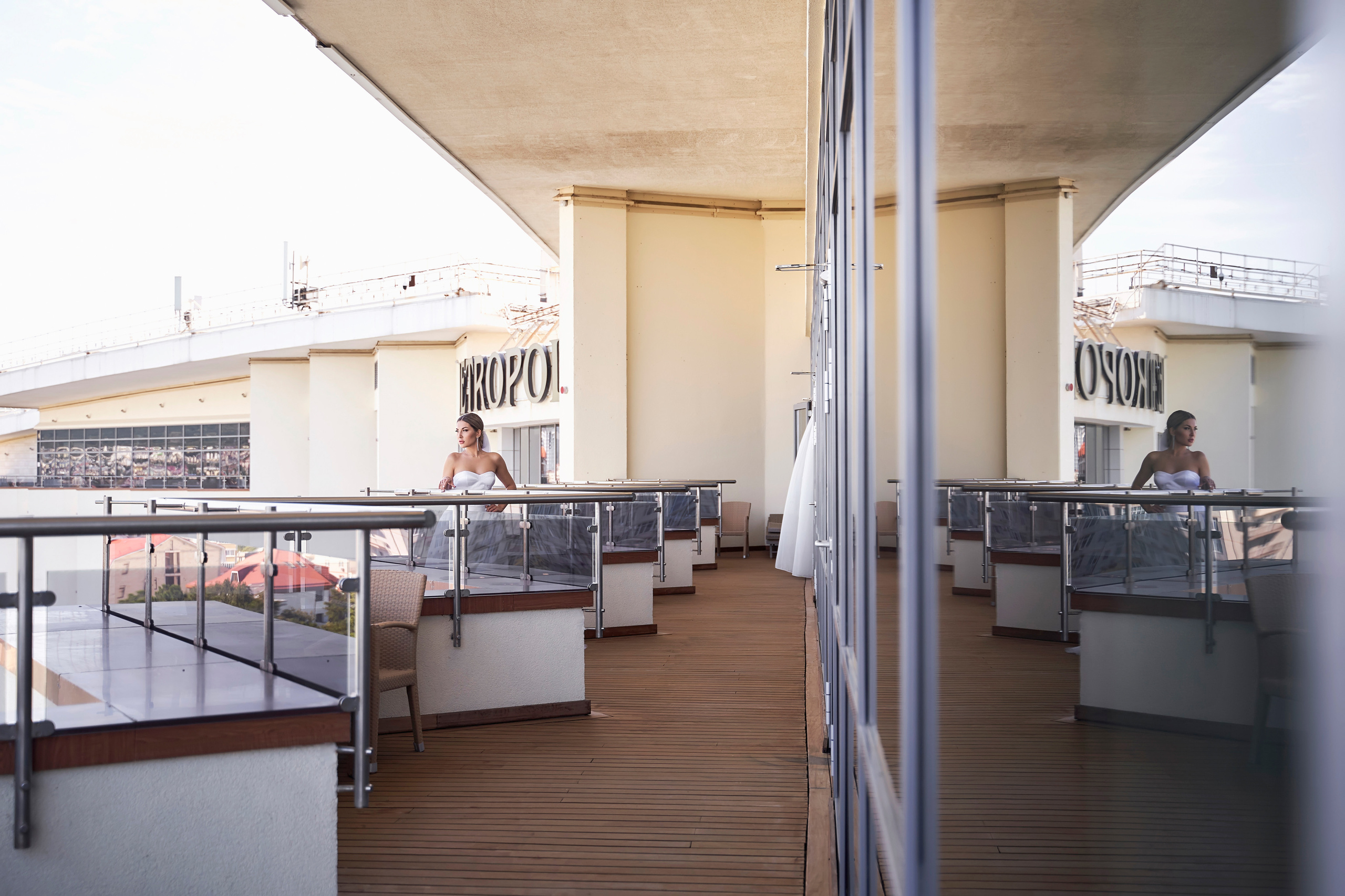 Красивая выездная регистрация в «Шато Де Талю» винодельня в Геленджике. ТВИНС СТУДИО — лучшие свадебные фотографы и видеографы в Краснодаре