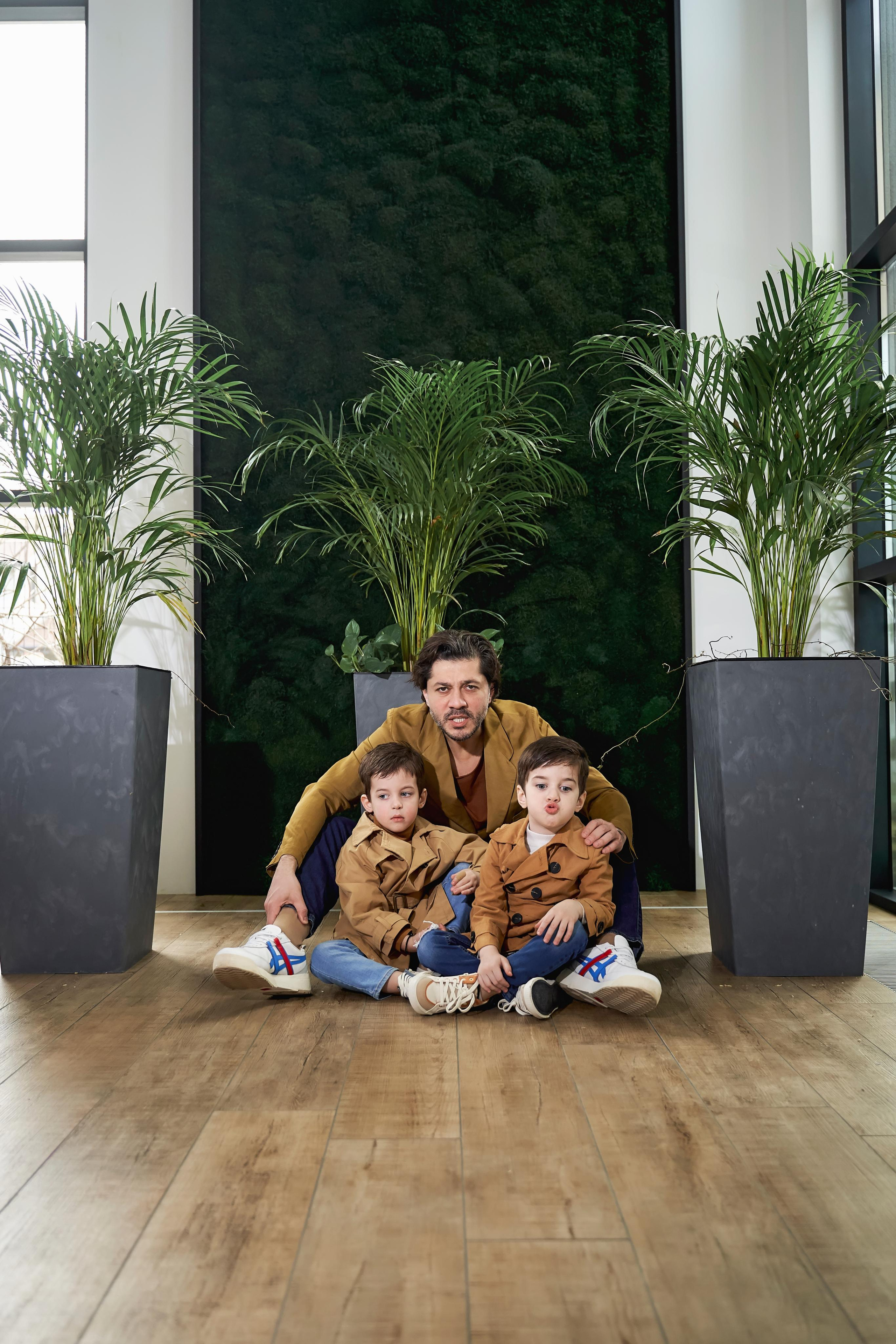 Самир Азарян и «три торнадо» Семейная фотосъёмка от Твинс Студио. ТВИНС СТУДИО — лучшие свадебные фотографы и видеографы в Краснодаре