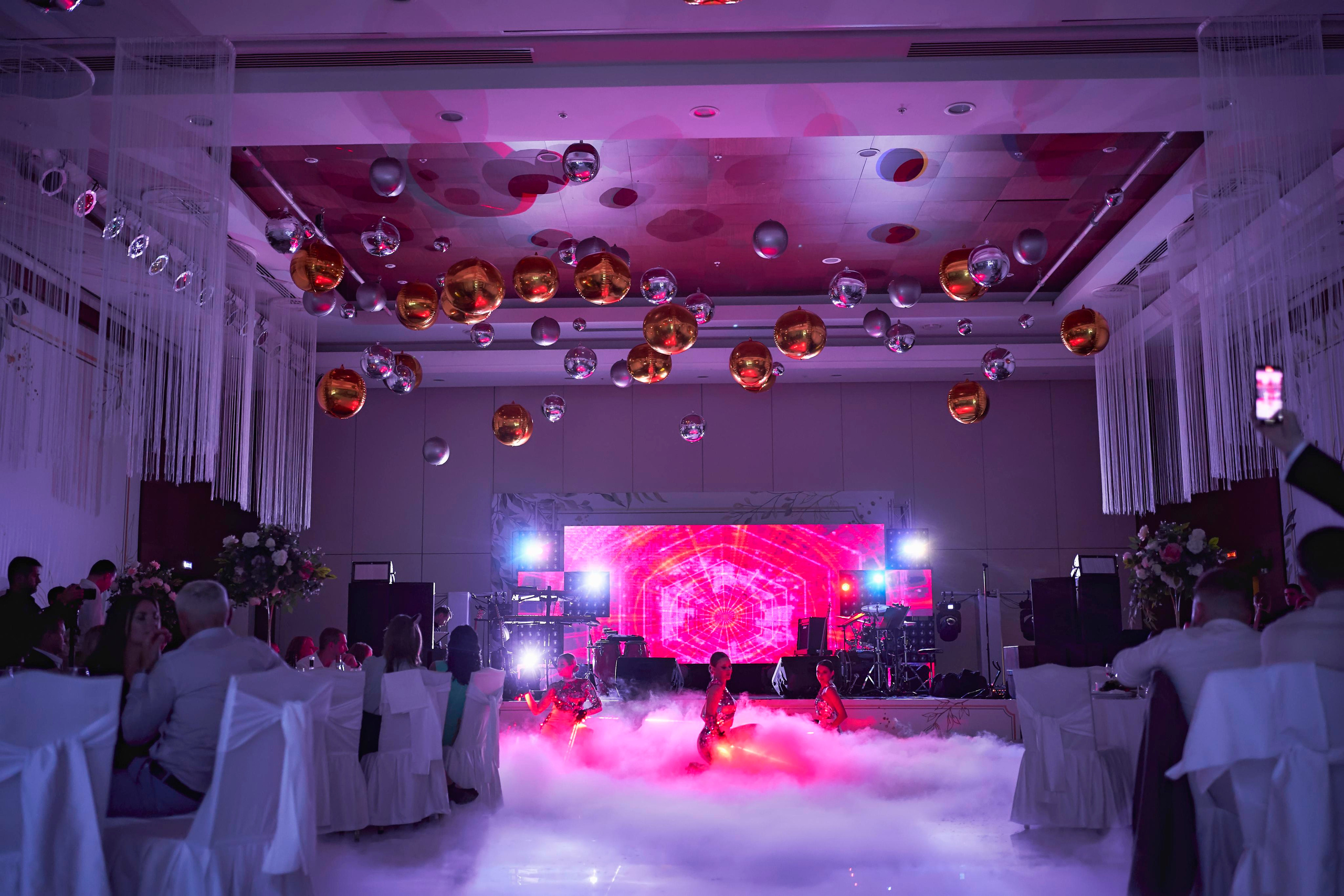 Красивая выездная регистрация в «Шато Де Талю» винодельня в Геленджике. ТВИНС СТУДИО — лучшие свадебные фотографы и видеографы в Краснодаре