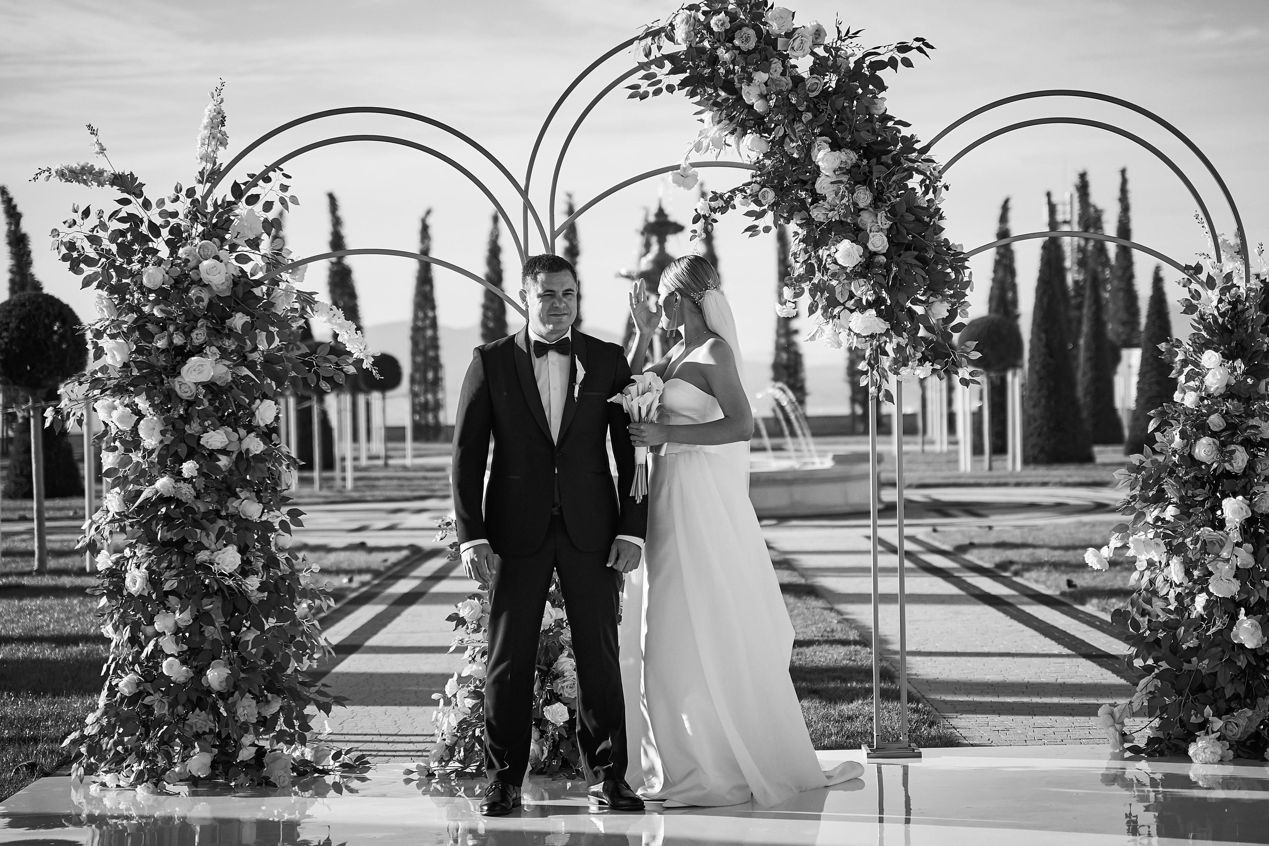 Красивая выездная регистрация в «Шато Де Талю» винодельня в Геленджике. ТВИНС СТУДИО — лучшие свадебные фотографы и видеографы в Краснодаре