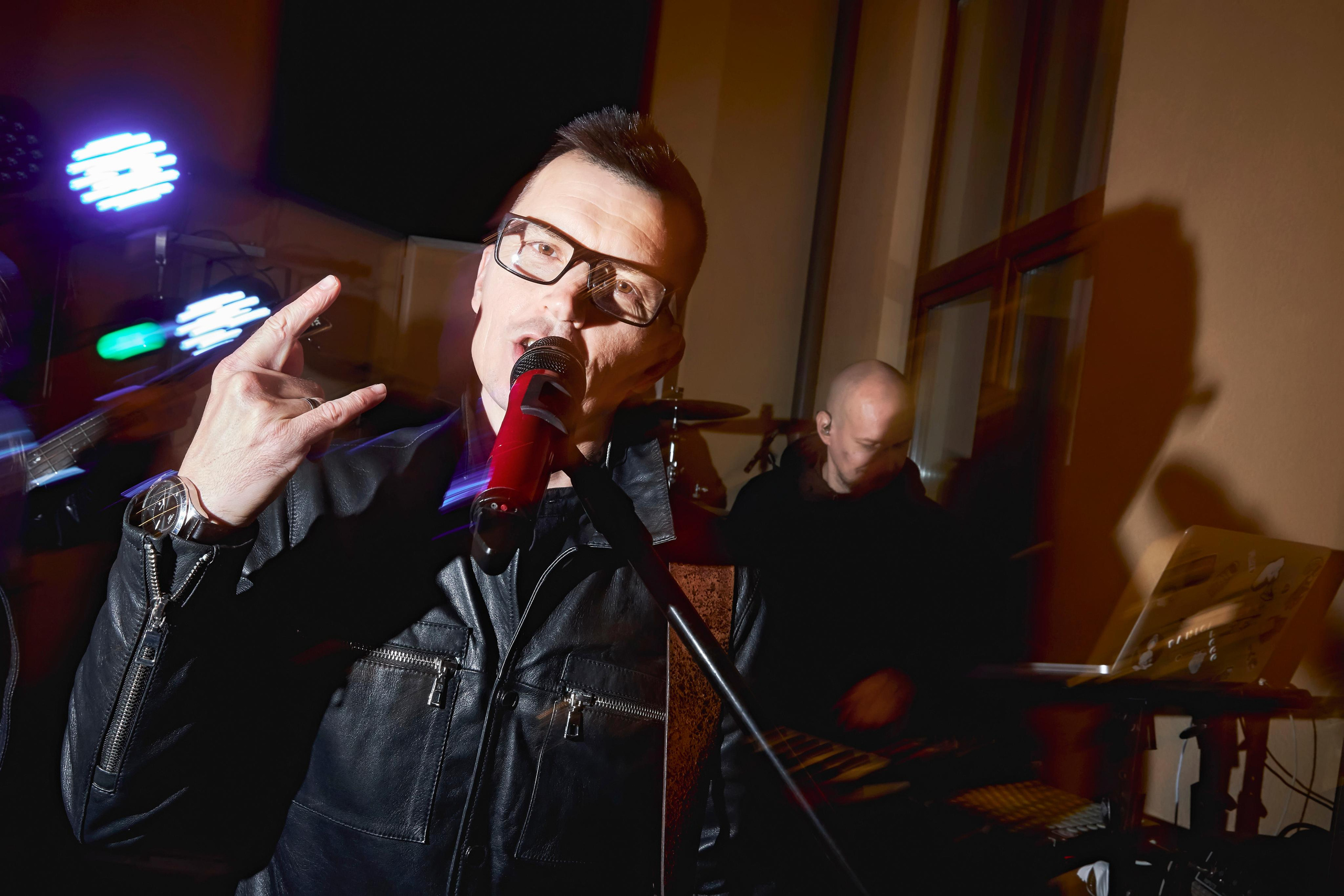 Свадьба в Красной Поляне от TWINS STUDIO в окружении гор. ТВИНС СТУДИО — лучшие свадебные фотографы и видеографы в Краснодаре