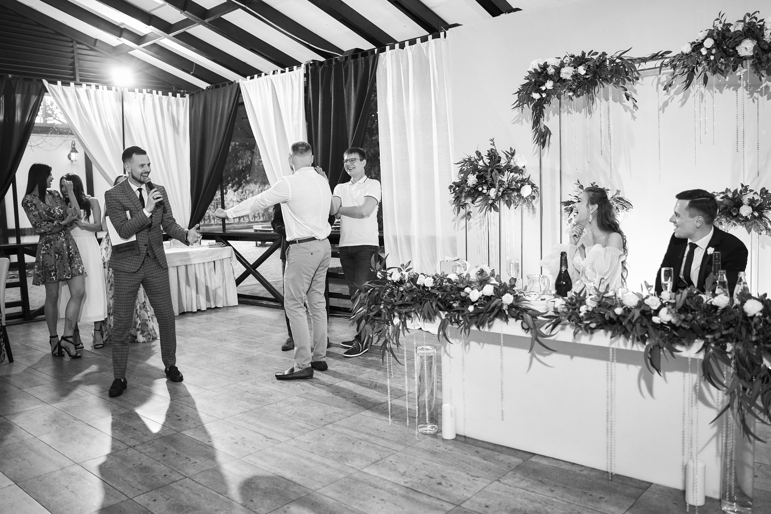 Камерная свадьба в фотостудии, парке Галицкого и Екатерининском загсе. ТВИНС СТУДИО — лучшие свадебные фотографы и видеографы в Краснодаре