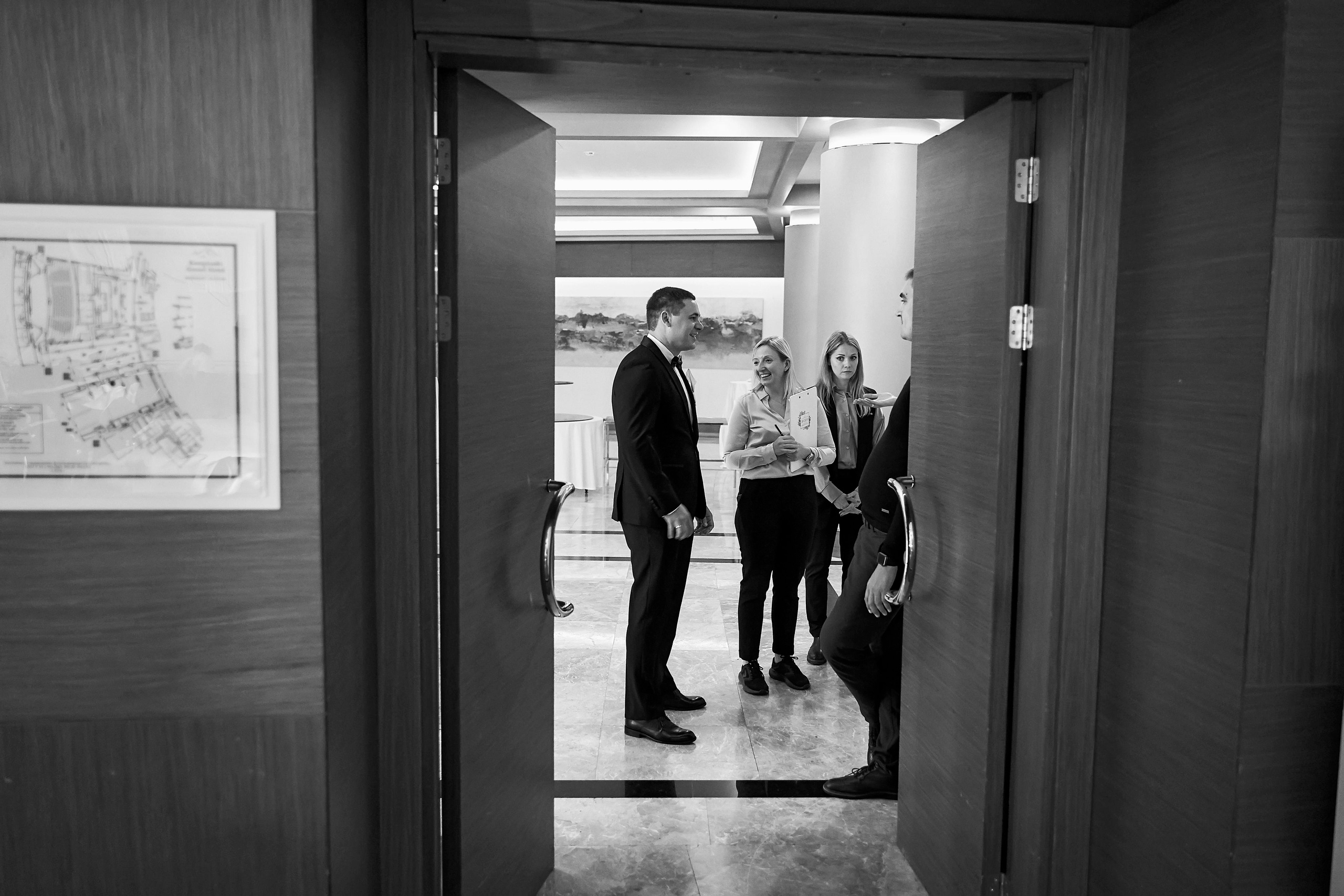 Красивая выездная регистрация в «Шато Де Талю» винодельня в Геленджике. ТВИНС СТУДИО — лучшие свадебные фотографы и видеографы в Краснодаре