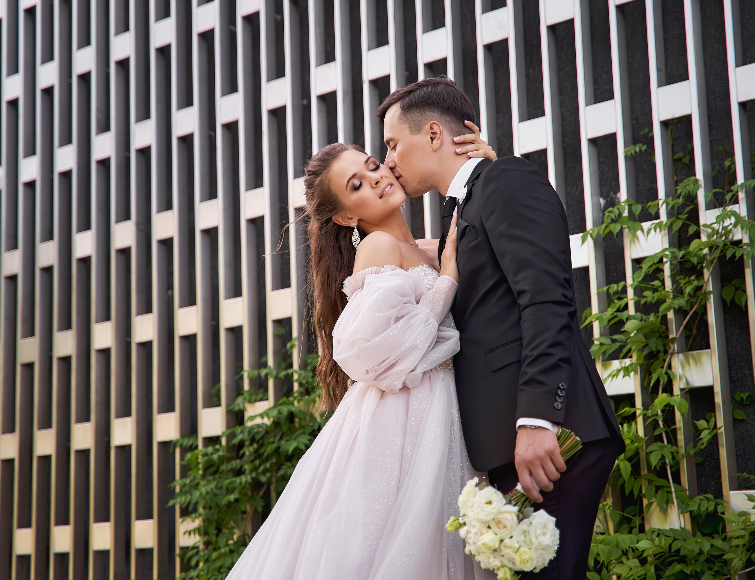 Камерная свадьба в фотостудии, парке Галицкого и Екатерининском загсе. ТВИНС СТУДИО — лучшие свадебные фотографы и видеографы в Краснодаре