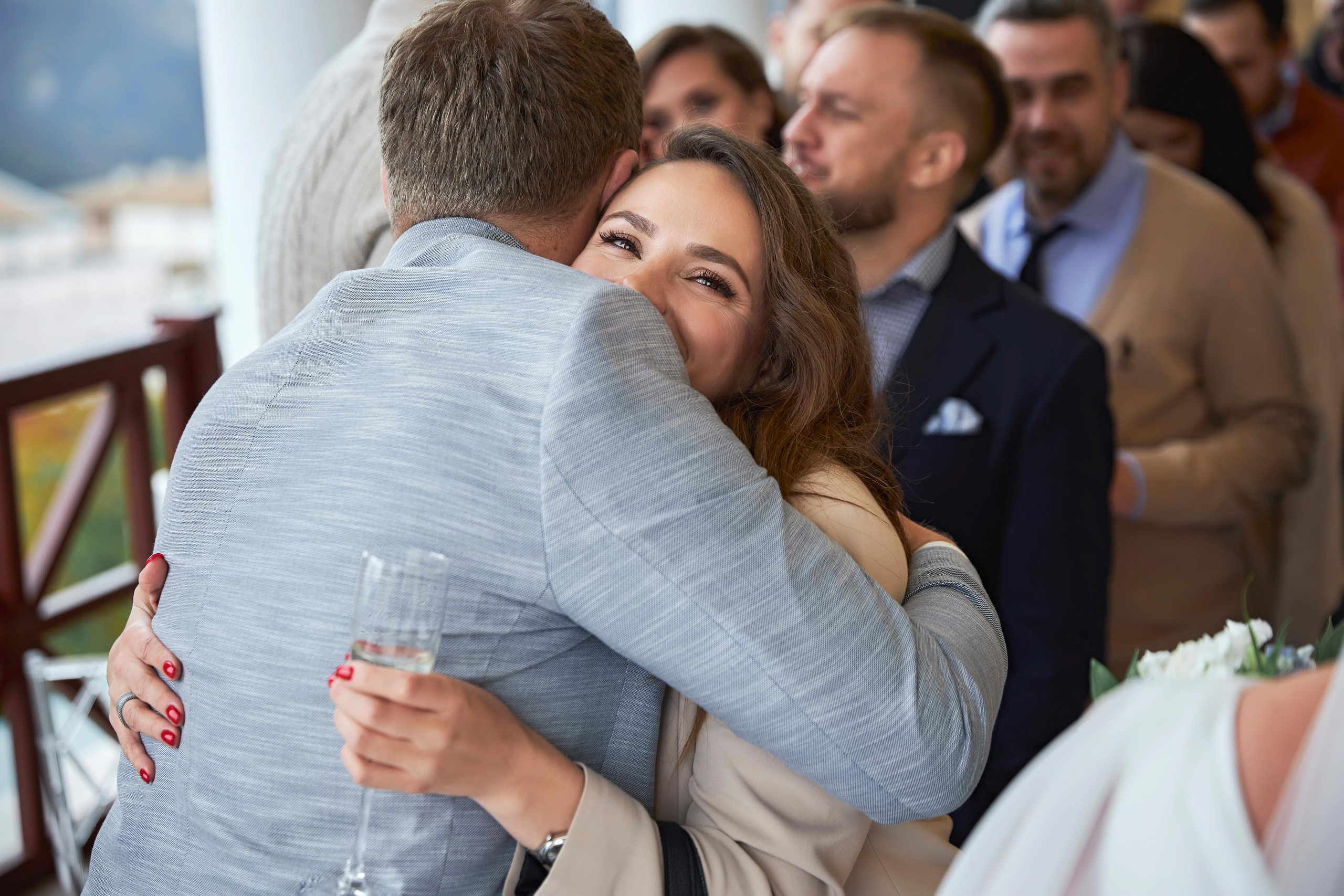 Свадьба в Красной Поляне от TWINS STUDIO в окружении гор. ТВИНС СТУДИО — лучшие свадебные фотографы и видеографы в Краснодаре