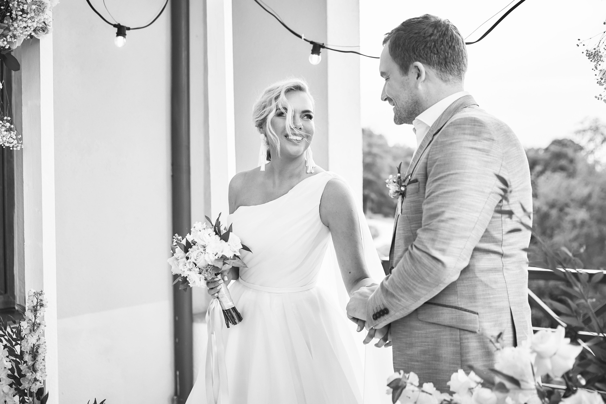 Свадьба в Красной Поляне от TWINS STUDIO в окружении гор. ТВИНС СТУДИО — лучшие свадебные фотографы и видеографы в Краснодаре