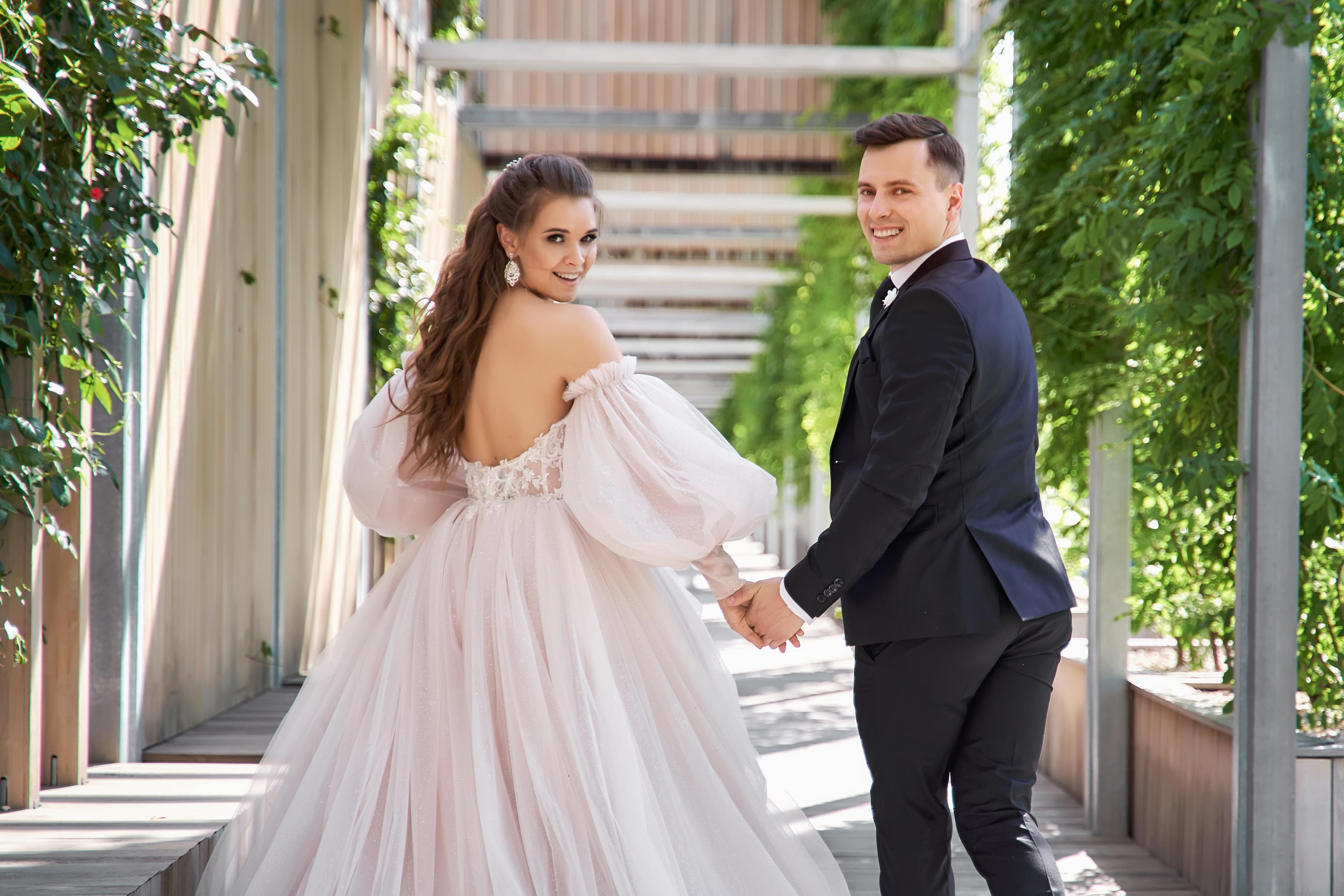 Камерная свадьба в фотостудии, парке Галицкого и Екатерининском загсе. ТВИНС СТУДИО — лучшие свадебные фотографы и видеографы в Краснодаре