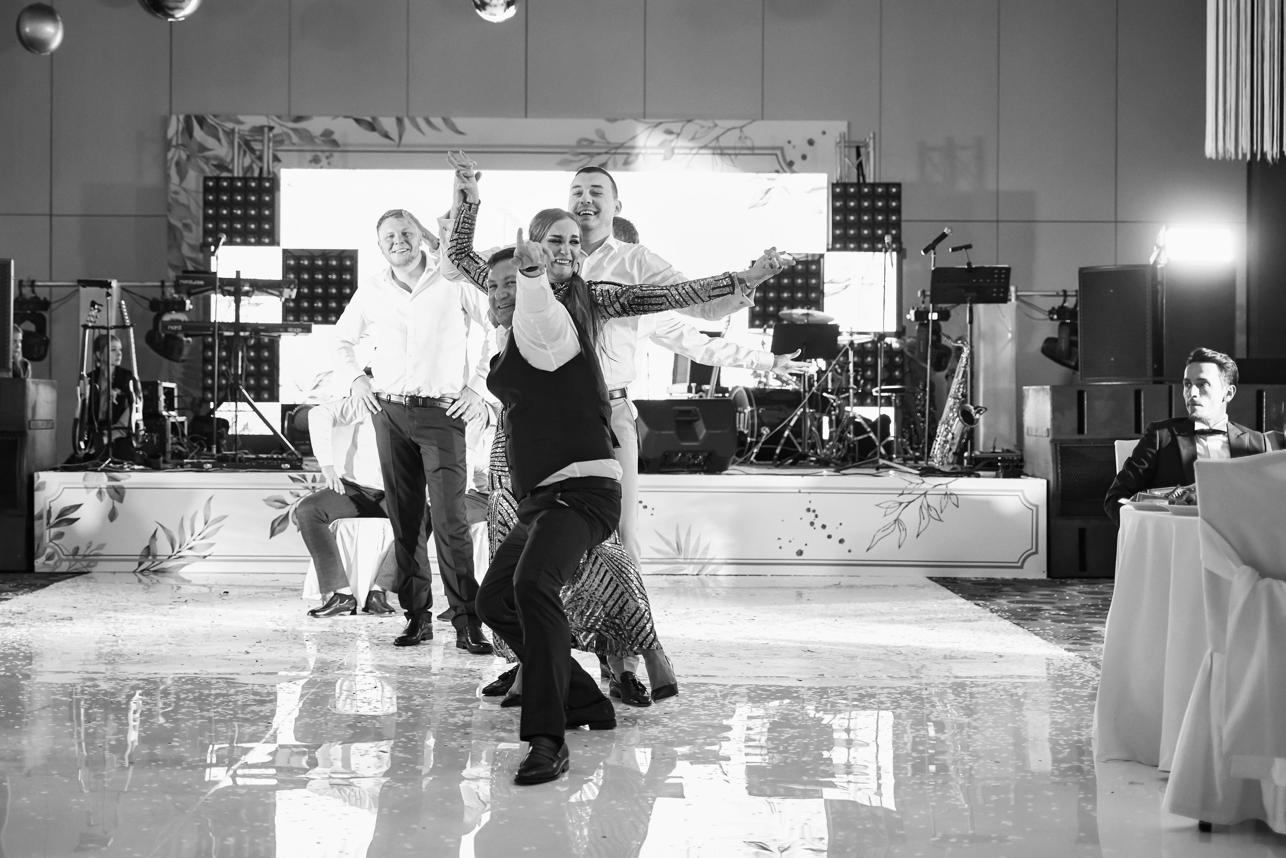 Красивая выездная регистрация в «Шато Де Талю» винодельня в Геленджике. ТВИНС СТУДИО — лучшие свадебные фотографы и видеографы в Краснодаре