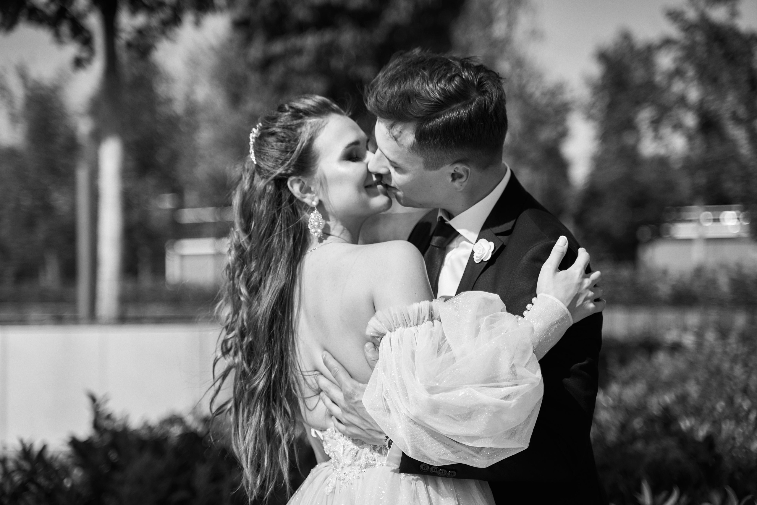 Камерная свадьба в фотостудии, парке Галицкого и Екатерининском загсе. ТВИНС СТУДИО — лучшие свадебные фотографы и видеографы в Краснодаре