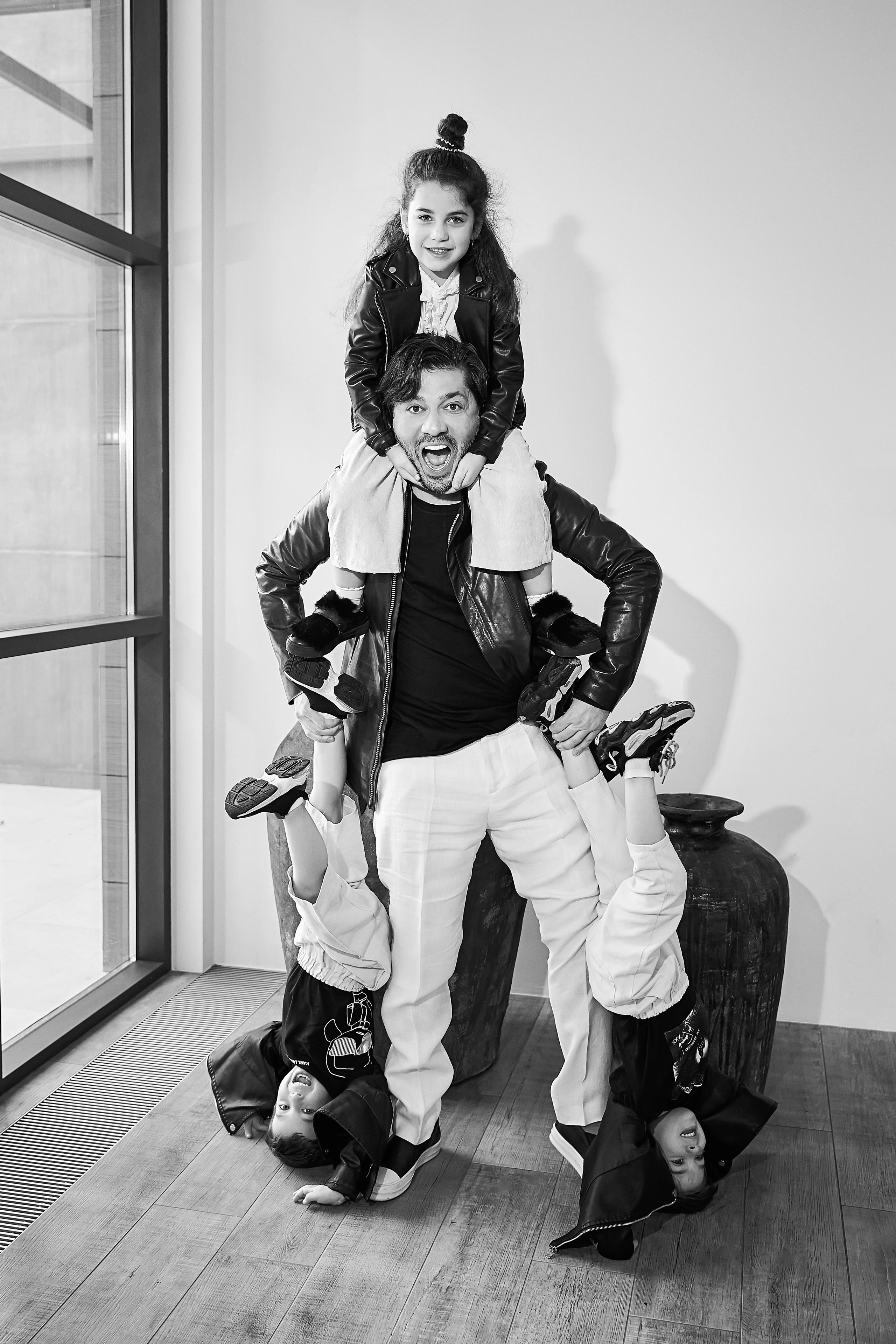 Самир Азарян и «три торнадо» Семейная фотосъёмка от Твинс Студио. ТВИНС СТУДИО — лучшие свадебные фотографы и видеографы в Краснодаре