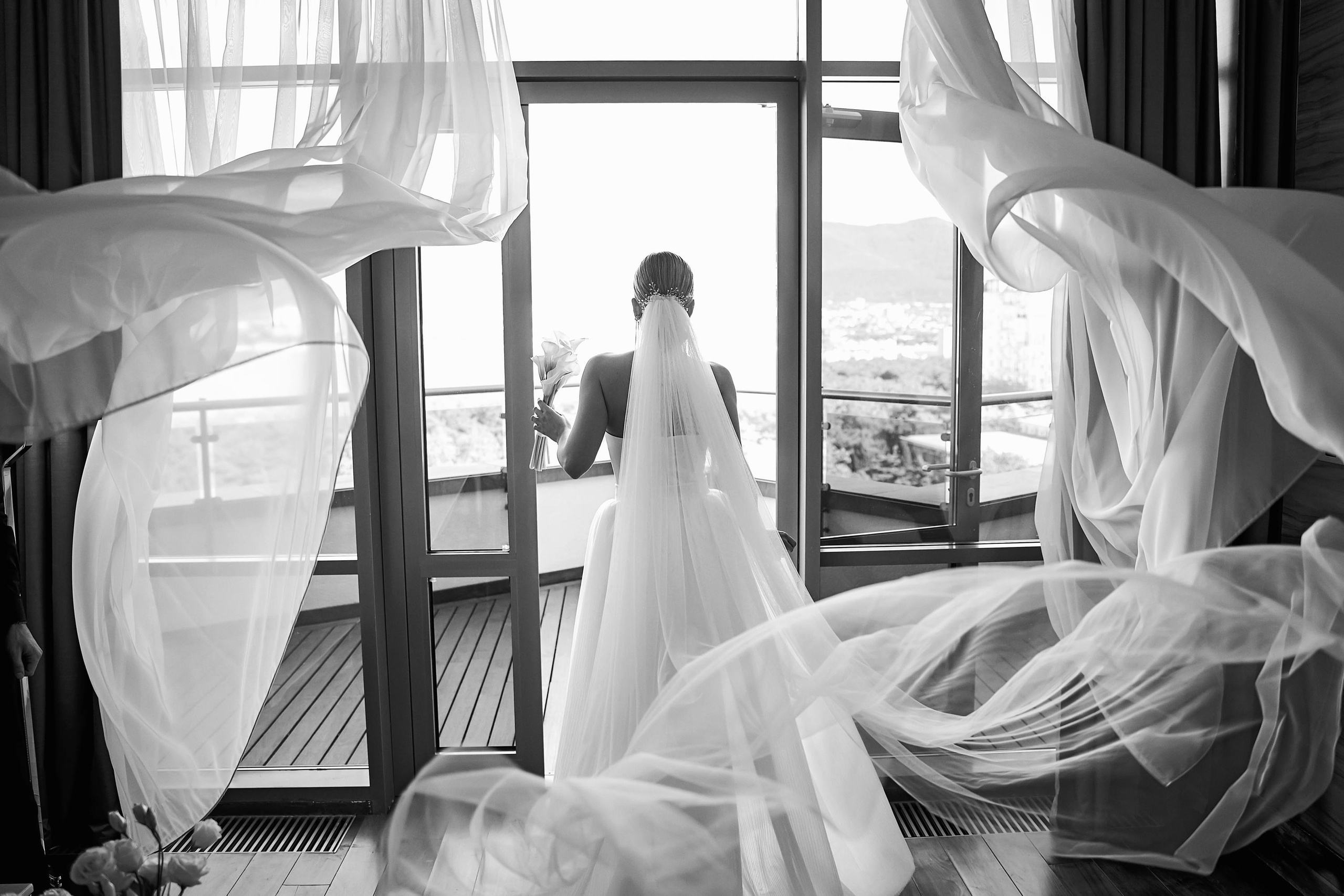 Красивая выездная регистрация в «Шато Де Талю» винодельня в Геленджике. ТВИНС СТУДИО — лучшие свадебные фотографы и видеографы в Краснодаре