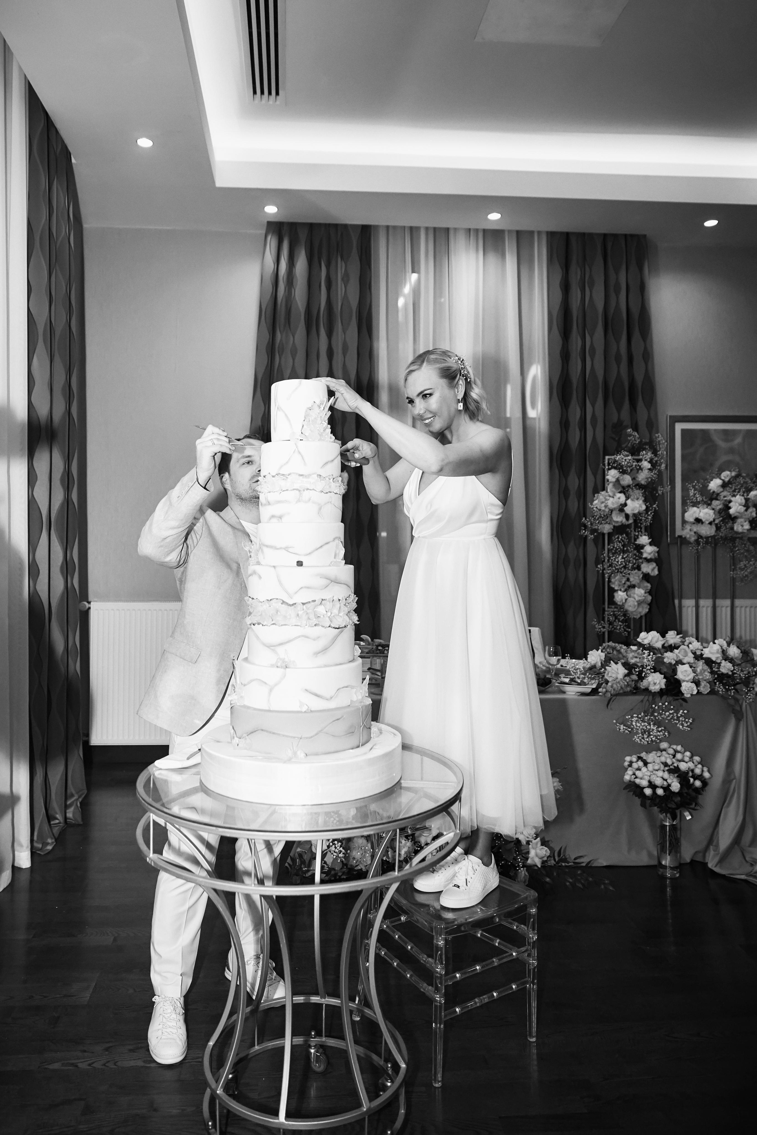 Свадьба в Красной Поляне от TWINS STUDIO в окружении гор. ТВИНС СТУДИО — лучшие свадебные фотографы и видеографы в Краснодаре