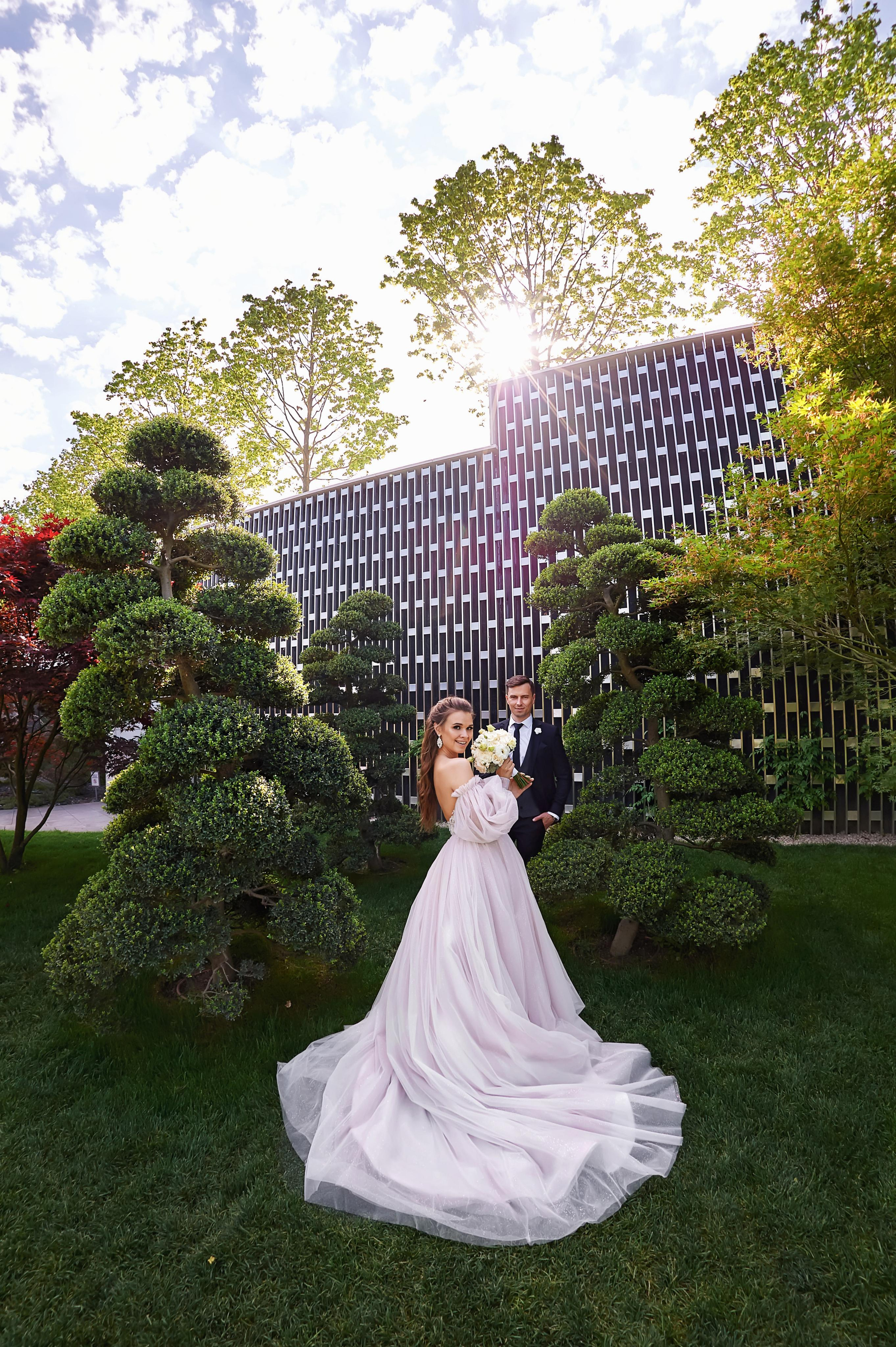 Камерная свадьба в фотостудии, парке Галицкого и Екатерининском загсе. ТВИНС СТУДИО — лучшие свадебные фотографы и видеографы в Краснодаре