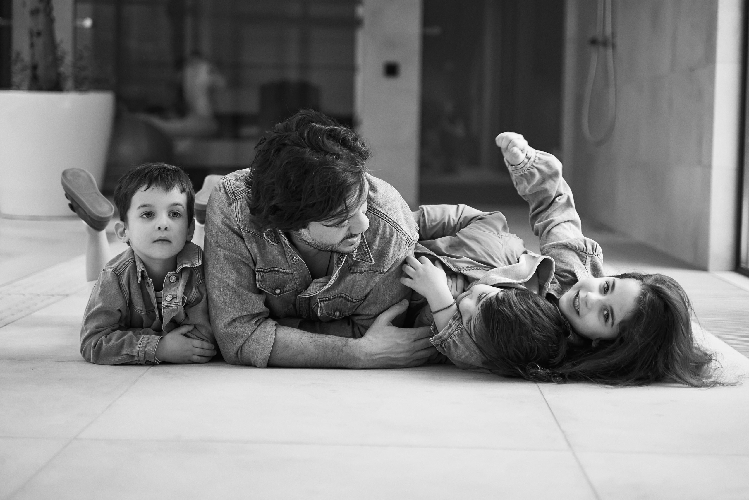 Самир Азарян и «три торнадо» Семейная фотосъёмка от Твинс Студио. ТВИНС СТУДИО — лучшие свадебные фотографы и видеографы в Краснодаре