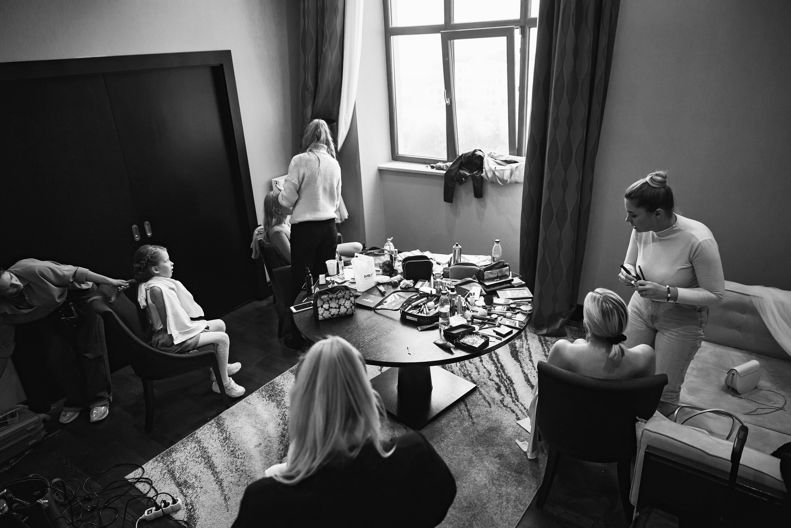 Свадьба в Красной Поляне от TWINS STUDIO в окружении гор. ТВИНС СТУДИО — лучшие свадебные фотографы и видеографы в Краснодаре