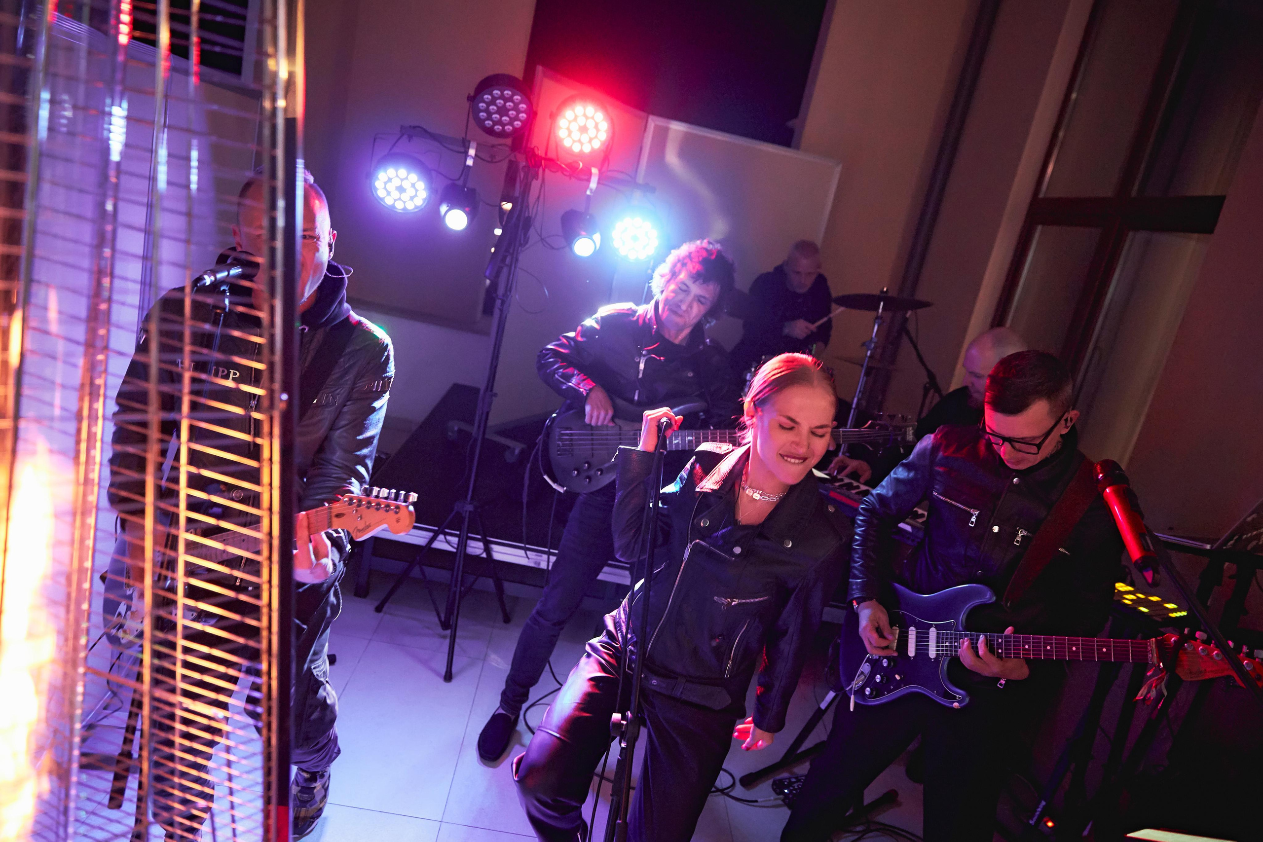 Свадьба в Красной Поляне от TWINS STUDIO в окружении гор. ТВИНС СТУДИО — лучшие свадебные фотографы и видеографы в Краснодаре