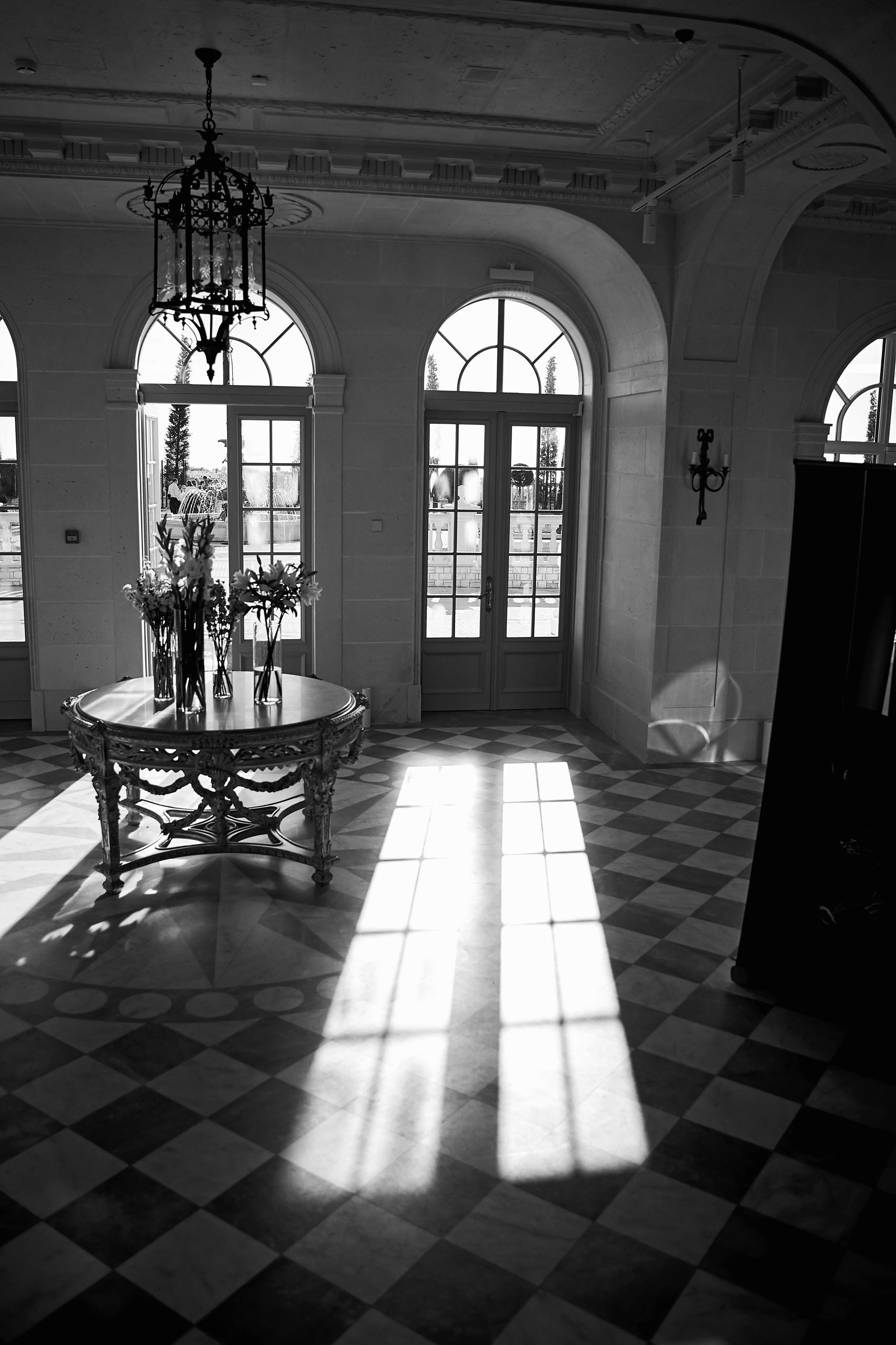 Красивая выездная регистрация в «Шато Де Талю» винодельня в Геленджике. ТВИНС СТУДИО — лучшие свадебные фотографы и видеографы в Краснодаре