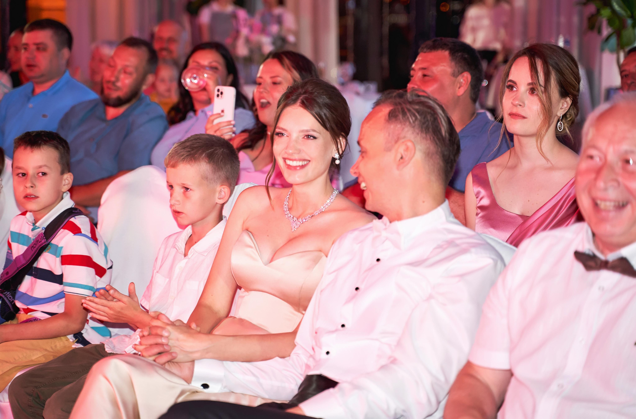 Прогулка на яхте в день свадьбы вместе с фото и видео Твинс Студио. ТВИНС СТУДИО — лучшие свадебные фотографы и видеографы в Краснодаре