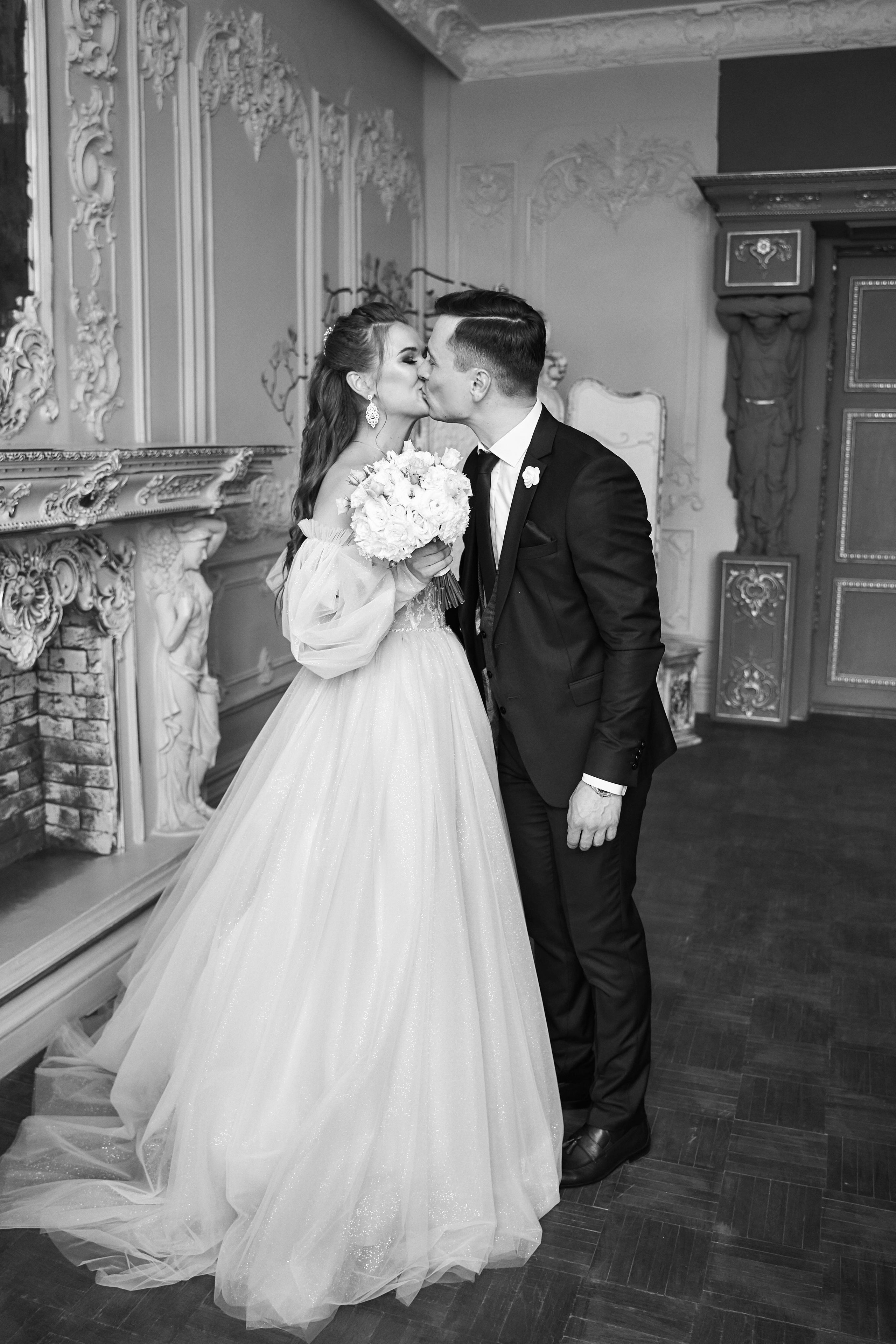 Камерная свадьба в фотостудии, парке Галицкого и Екатерининском загсе. ТВИНС СТУДИО — лучшие свадебные фотографы и видеографы в Краснодаре