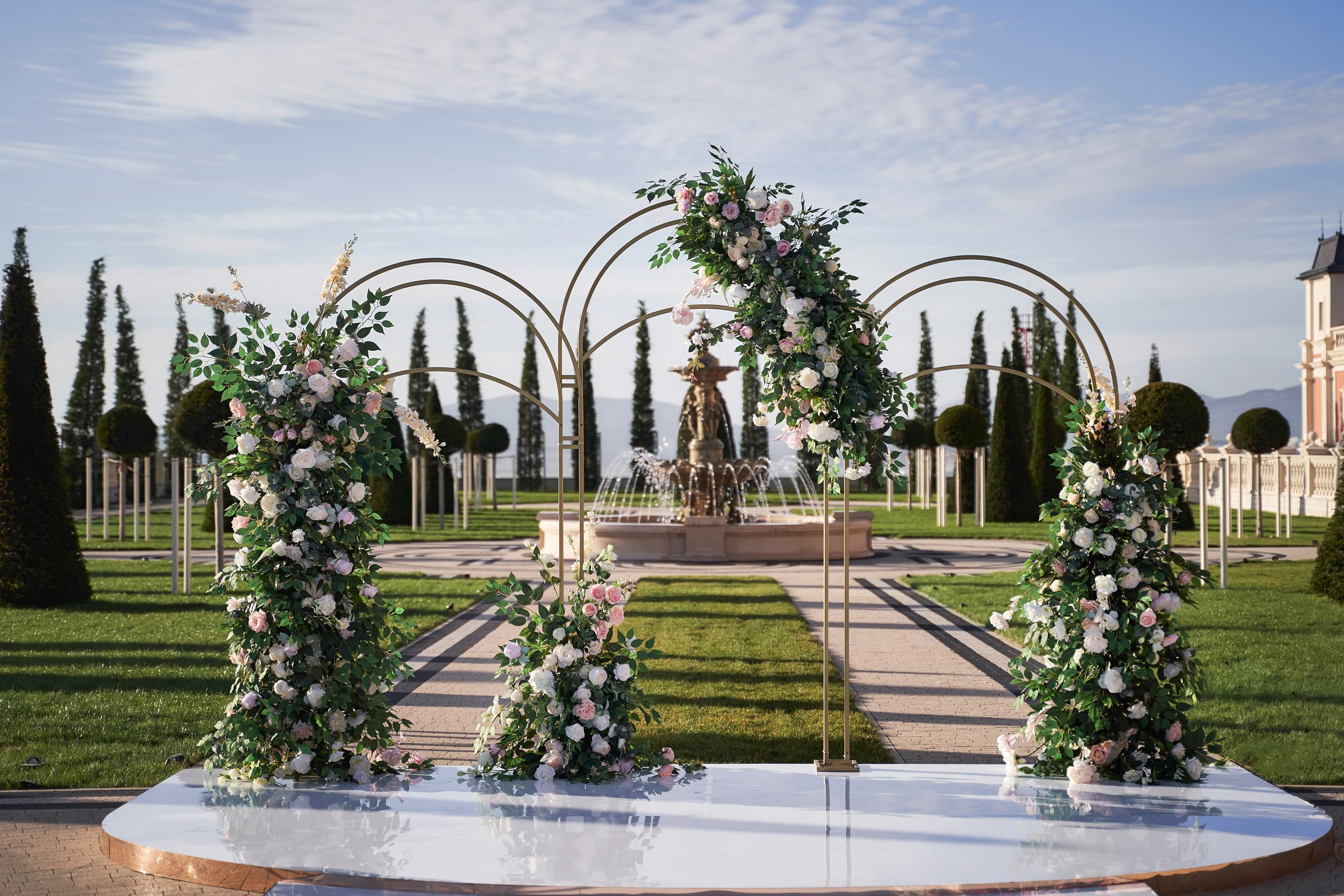 Красивая выездная регистрация в «Шато Де Талю» винодельня в Геленджике. ТВИНС СТУДИО — лучшие свадебные фотографы и видеографы в Краснодаре