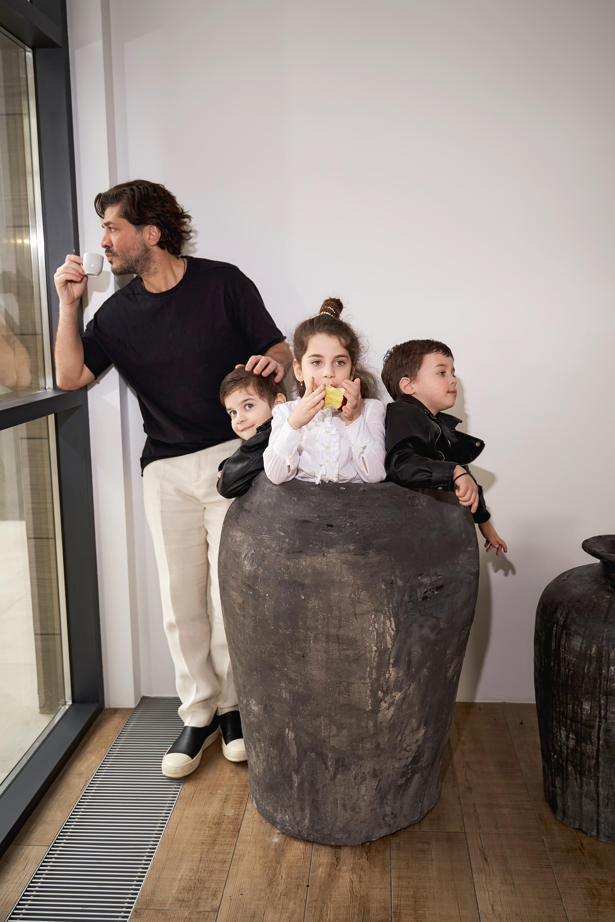 Самир Азарян и «три торнадо» Семейная фотосъёмка от Твинс Студио. ТВИНС СТУДИО — лучшие свадебные фотографы и видеографы в Краснодаре