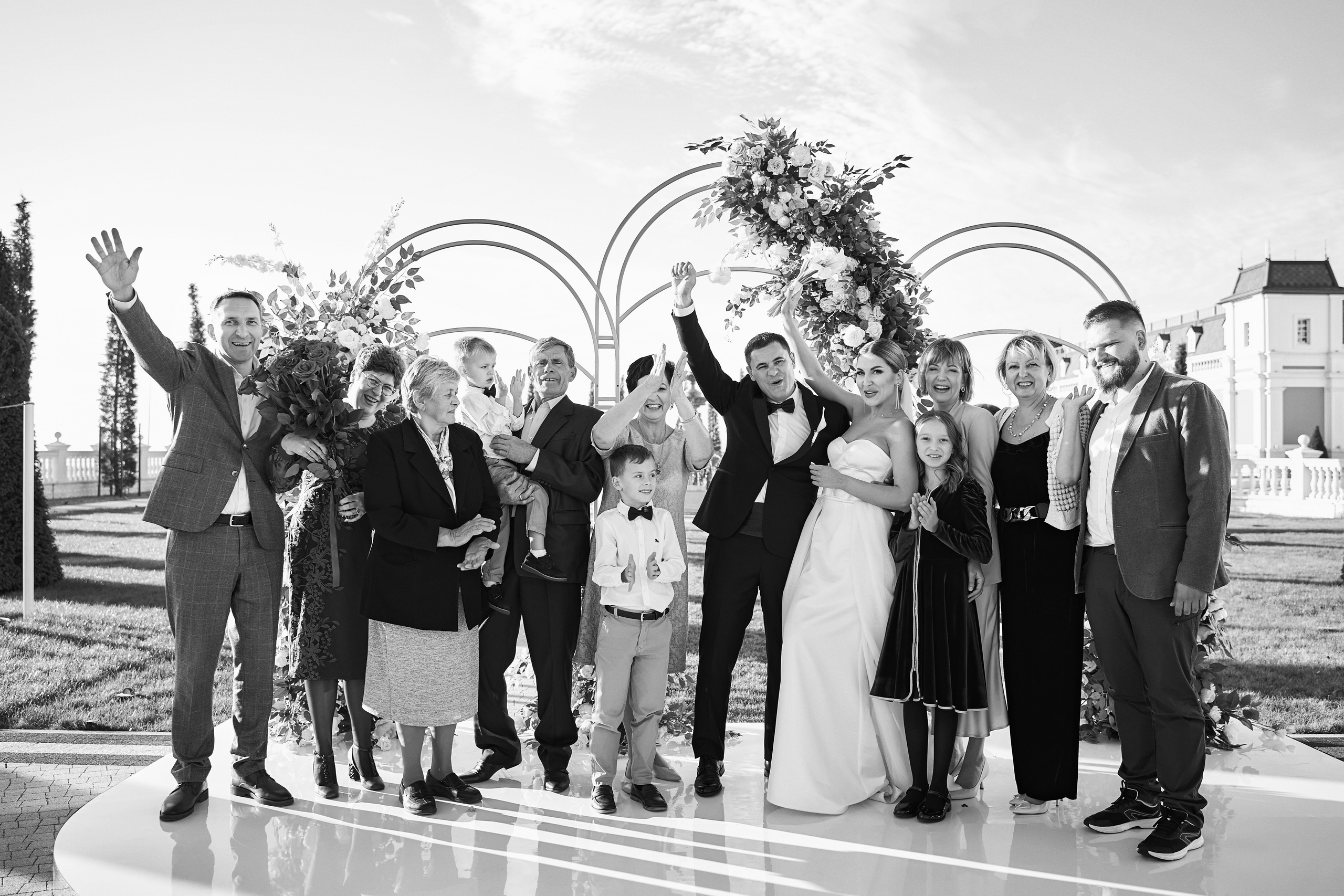 Красивая выездная регистрация в «Шато Де Талю» винодельня в Геленджике. ТВИНС СТУДИО — лучшие свадебные фотографы и видеографы в Краснодаре