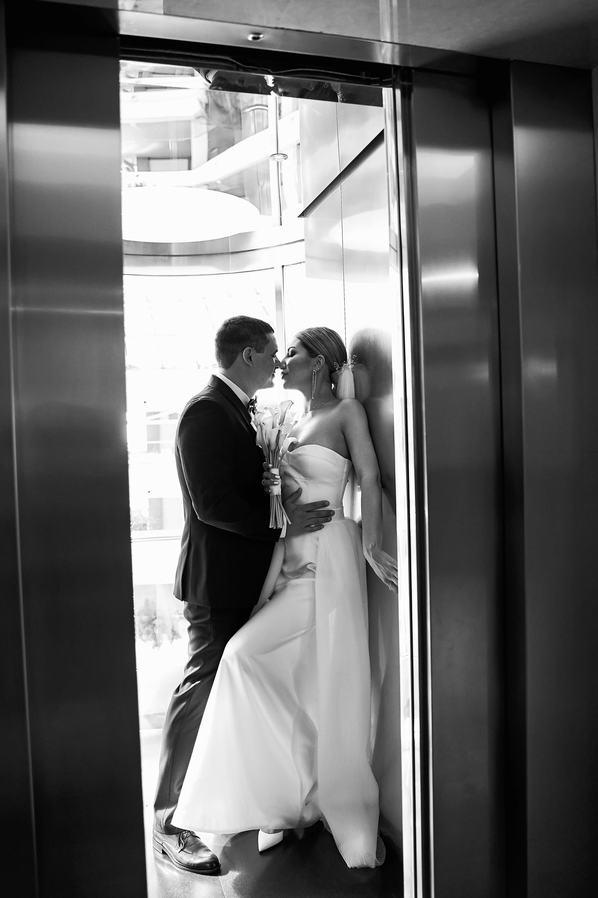 Красивая выездная регистрация в «Шато Де Талю» винодельня в Геленджике. ТВИНС СТУДИО — лучшие свадебные фотографы и видеографы в Краснодаре