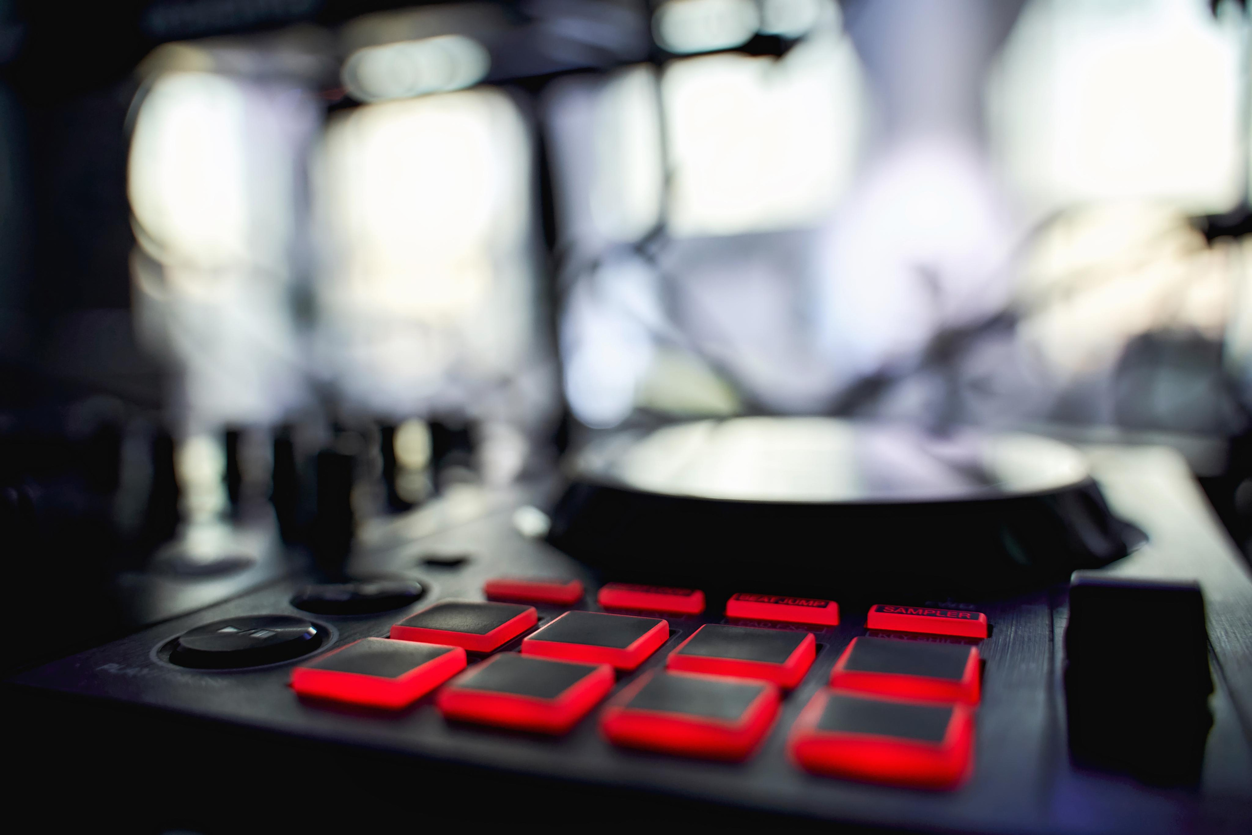 Прогулка на яхте в день свадьбы вместе с фото и видео Твинс Студио. ТВИНС СТУДИО — лучшие свадебные фотографы и видеографы в Краснодаре