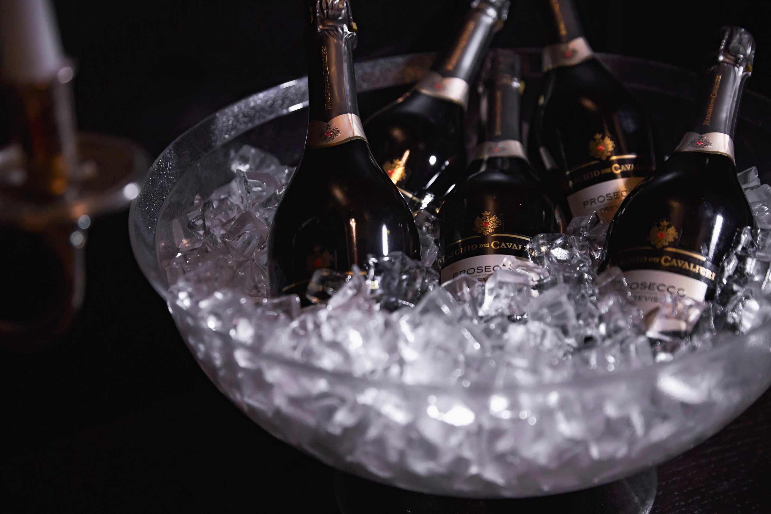 Свадьба в Красной Поляне от TWINS STUDIO в окружении гор. ТВИНС СТУДИО — лучшие свадебные фотографы и видеографы в Краснодаре