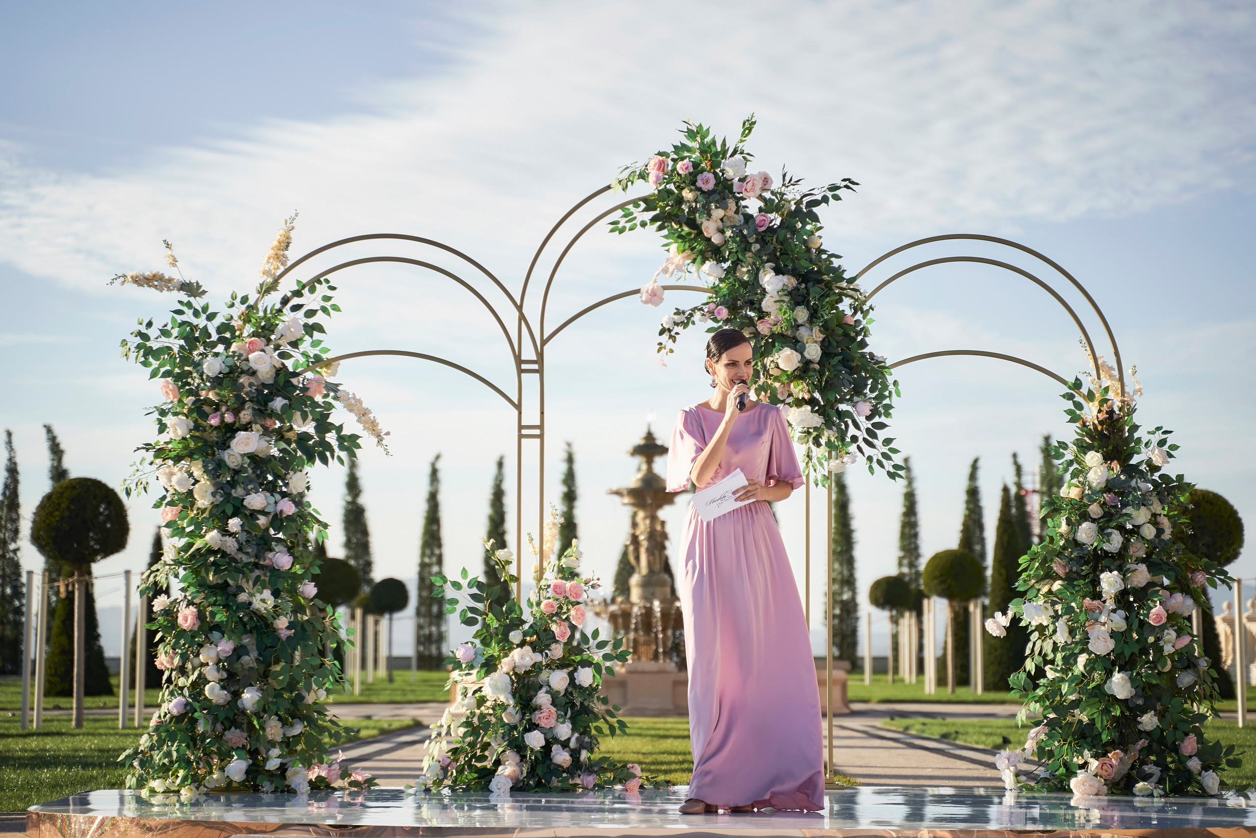 Красивая выездная регистрация в «Шато Де Талю» винодельня в Геленджике. ТВИНС СТУДИО — лучшие свадебные фотографы и видеографы в Краснодаре