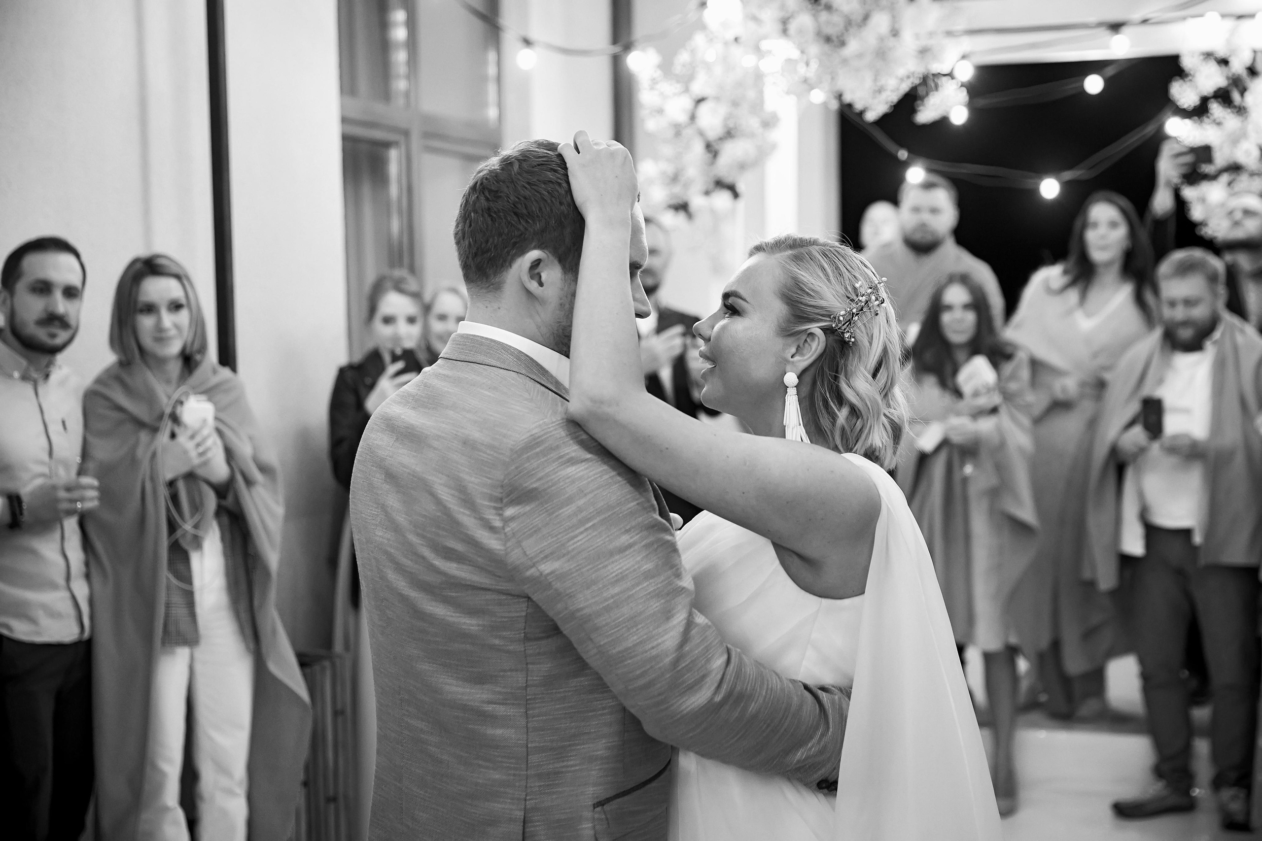 Свадьба в Красной Поляне от TWINS STUDIO в окружении гор. ТВИНС СТУДИО — лучшие свадебные фотографы и видеографы в Краснодаре