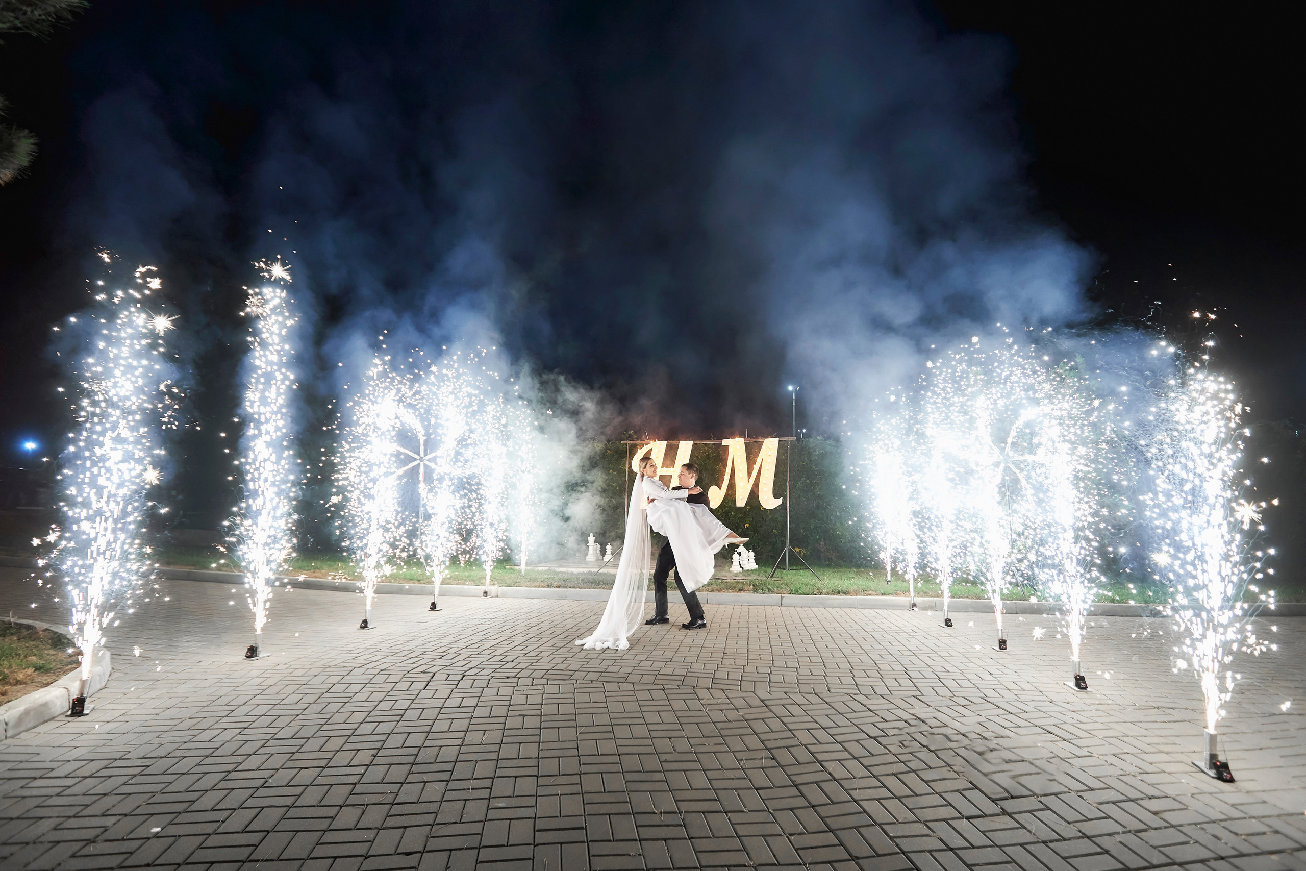 Красивая выездная регистрация в «Шато Де Талю» винодельня в Геленджике. ТВИНС СТУДИО — лучшие свадебные фотографы и видеографы в Краснодаре