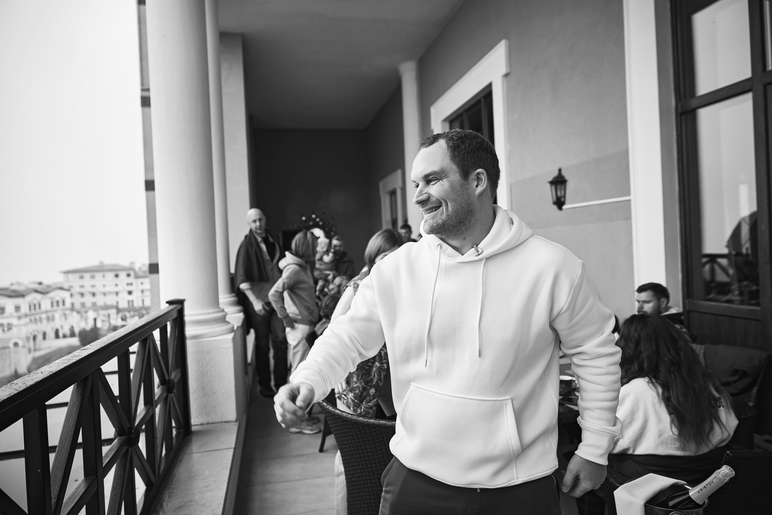 Свадьба в Красной Поляне от TWINS STUDIO в окружении гор. ТВИНС СТУДИО — лучшие свадебные фотографы и видеографы в Краснодаре