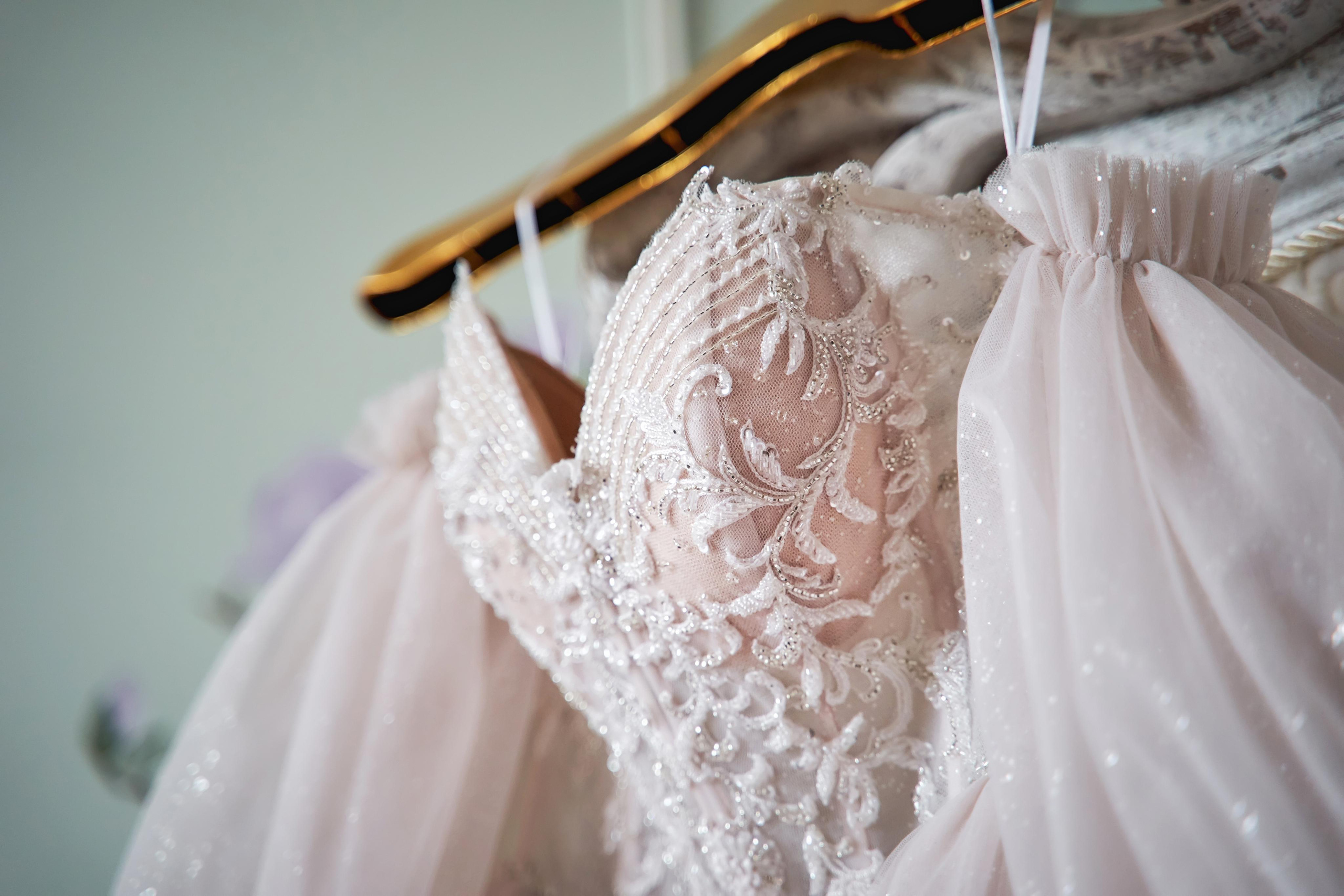 Камерная свадьба в фотостудии, парке Галицкого и Екатерининском загсе. ТВИНС СТУДИО — лучшие свадебные фотографы и видеографы в Краснодаре